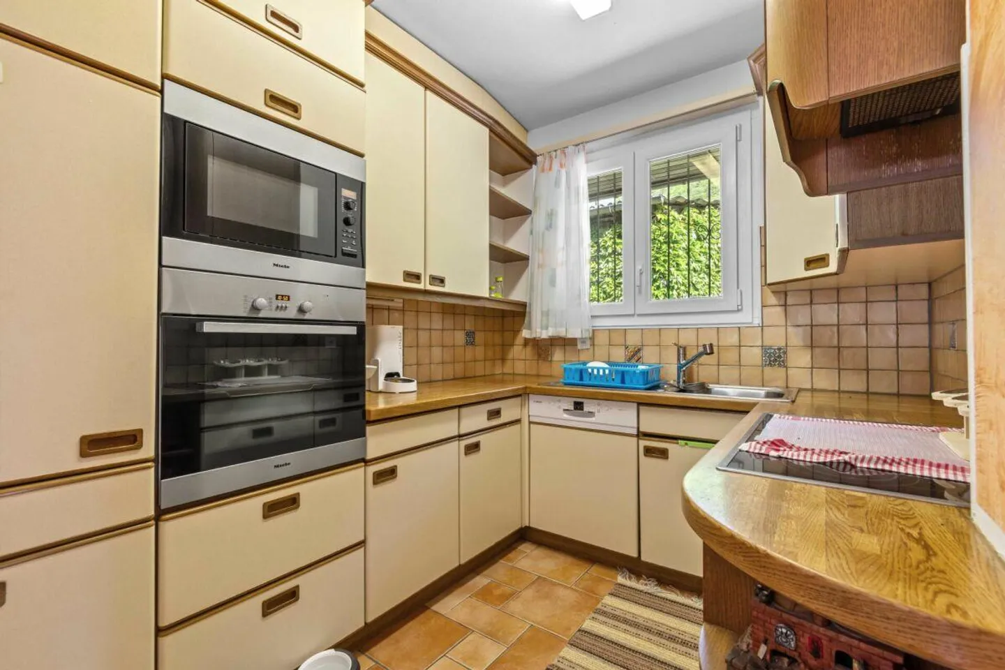 Prestigeträchtige Doppelhaushälfte mit Pool und Grottino - Foto 8 von 26