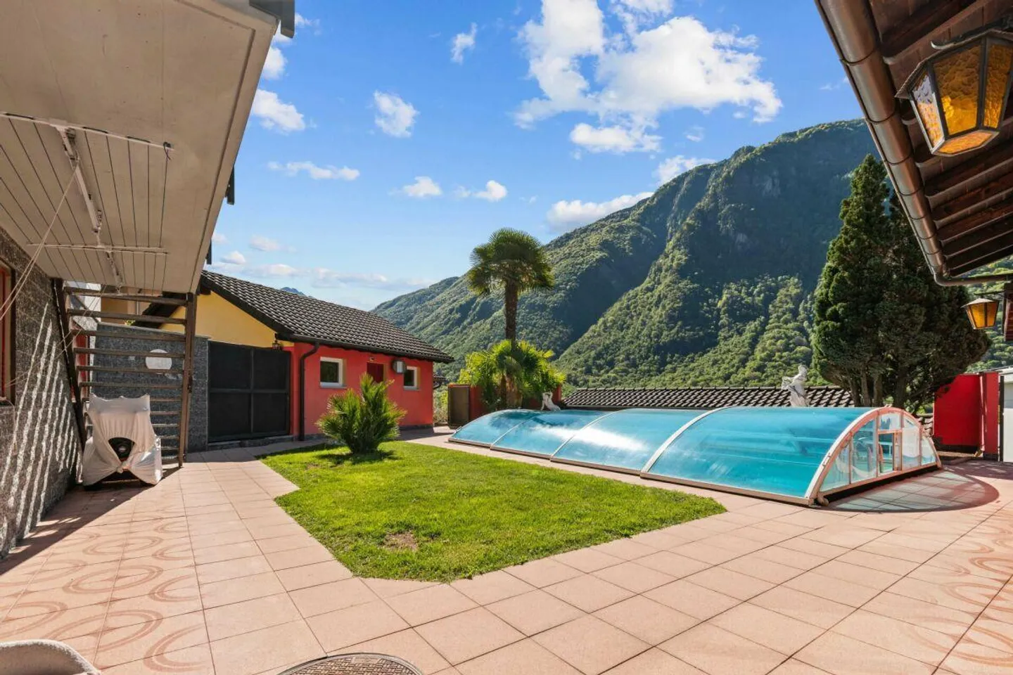 Prestigeträchtige Doppelhaushälfte mit Pool und Grottino - Foto 19 von 26
