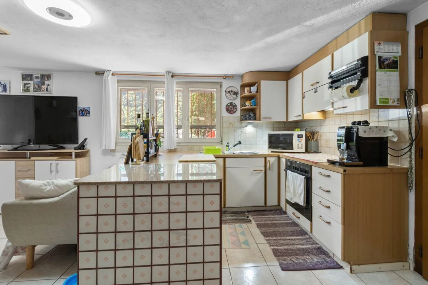 Prestigeträchtige Doppelhaushälfte mit Pool und Grottino - Foto 22 von 26