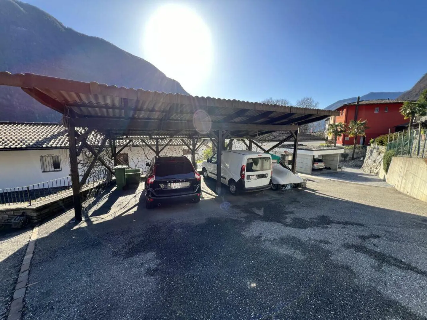 Prestigeträchtige Doppelhaushälfte mit Pool und Grottino - Foto 25 von 26