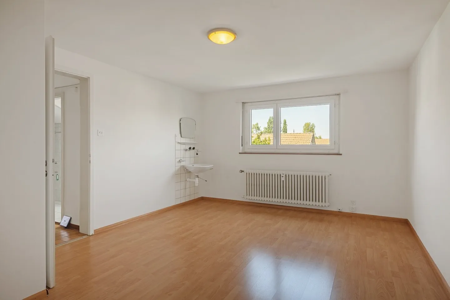 Charming Studio / Office for Rent in the Attic – 22 m² – from 01.08.2026 - Photo 1 of 7