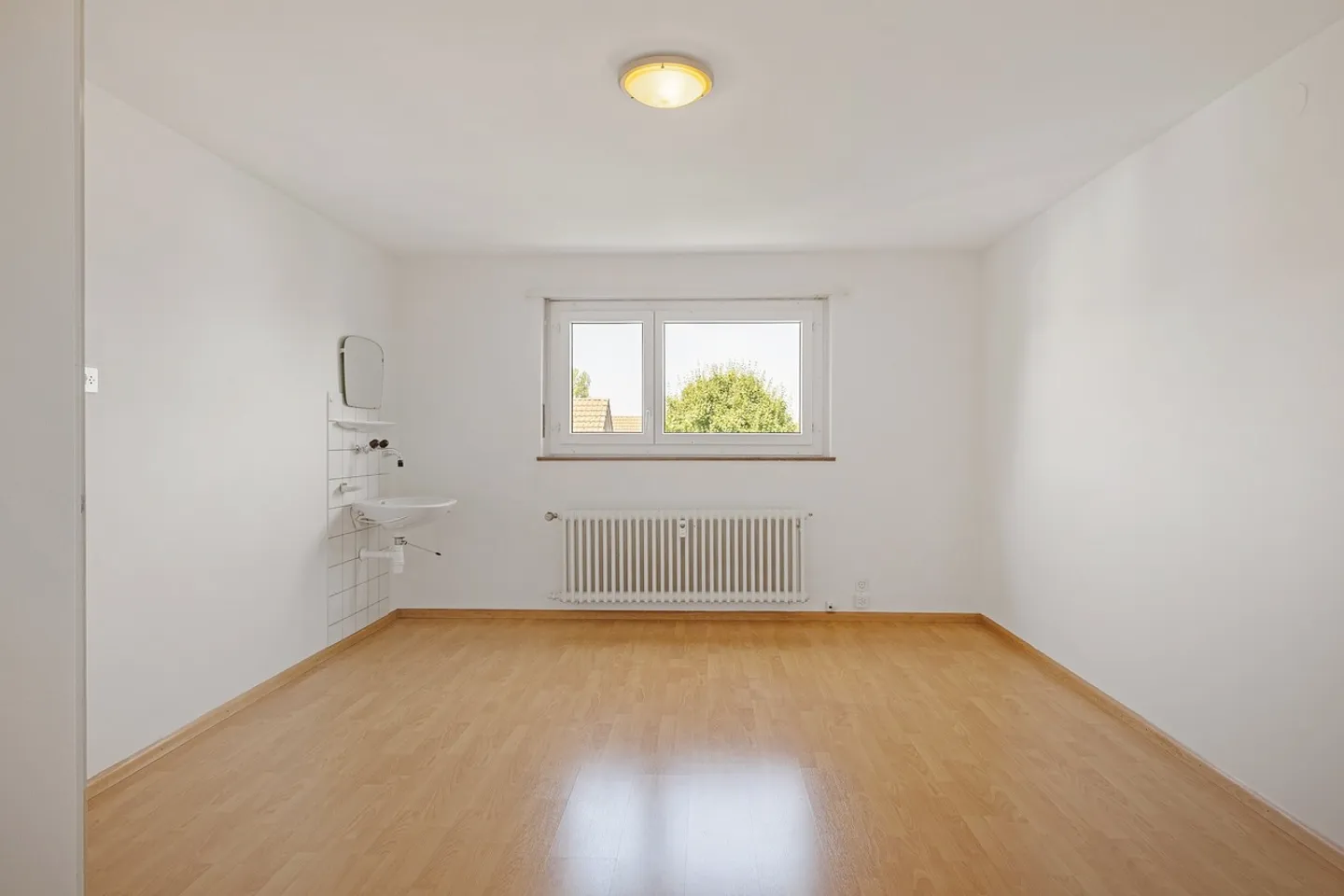 Charming Studio / Office for Rent in the Attic – 22 m² – from 01.08.2026 - Photo 4 of 7