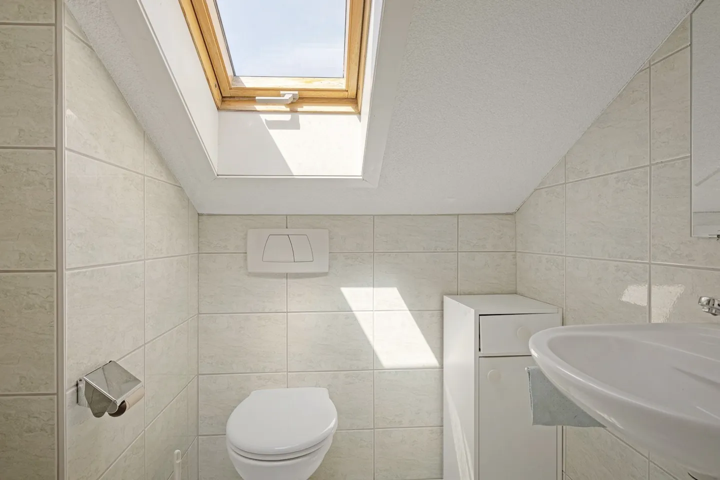 Charming Studio / Office for Rent in the Attic – 22 m² – from 01.08.2026 - Photo 5 of 7