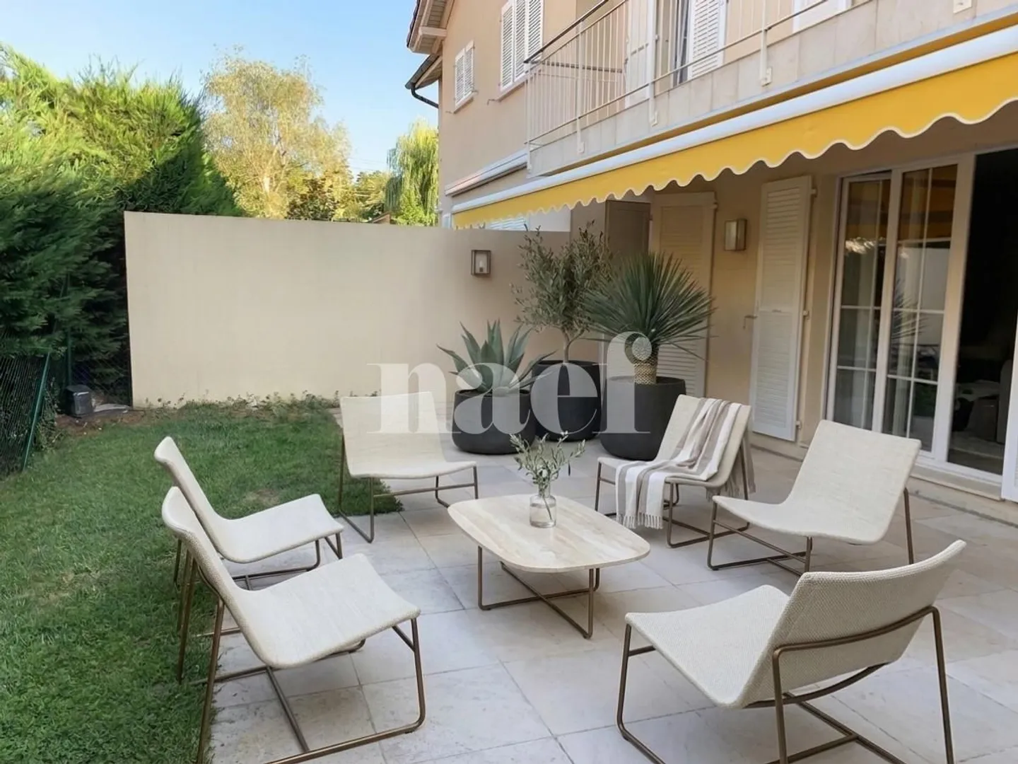Bella villa adiacente di 6,5 stanze con giardino - Foto 1 di 11