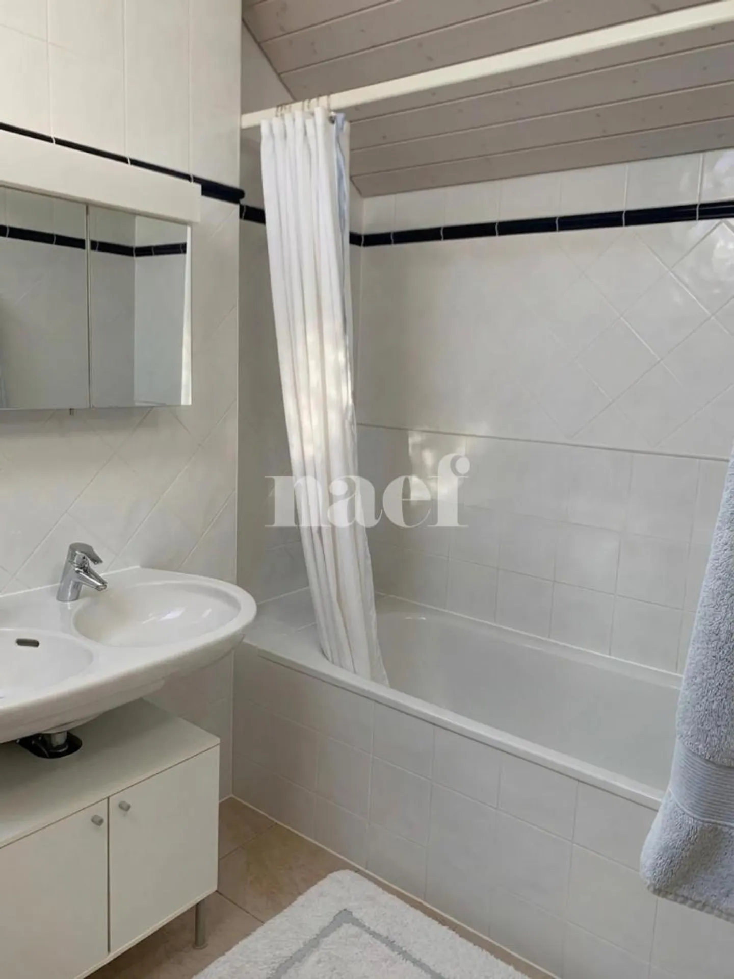 Bella villa adiacente di 6,5 stanze con giardino - Foto 11 di 11