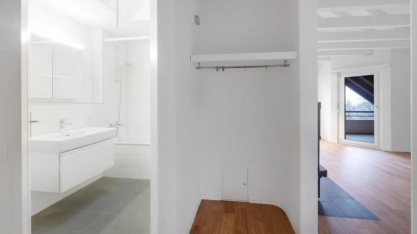 Cozy 3.5-room attic apartment with large plot and balcony - Photo 5 of 10