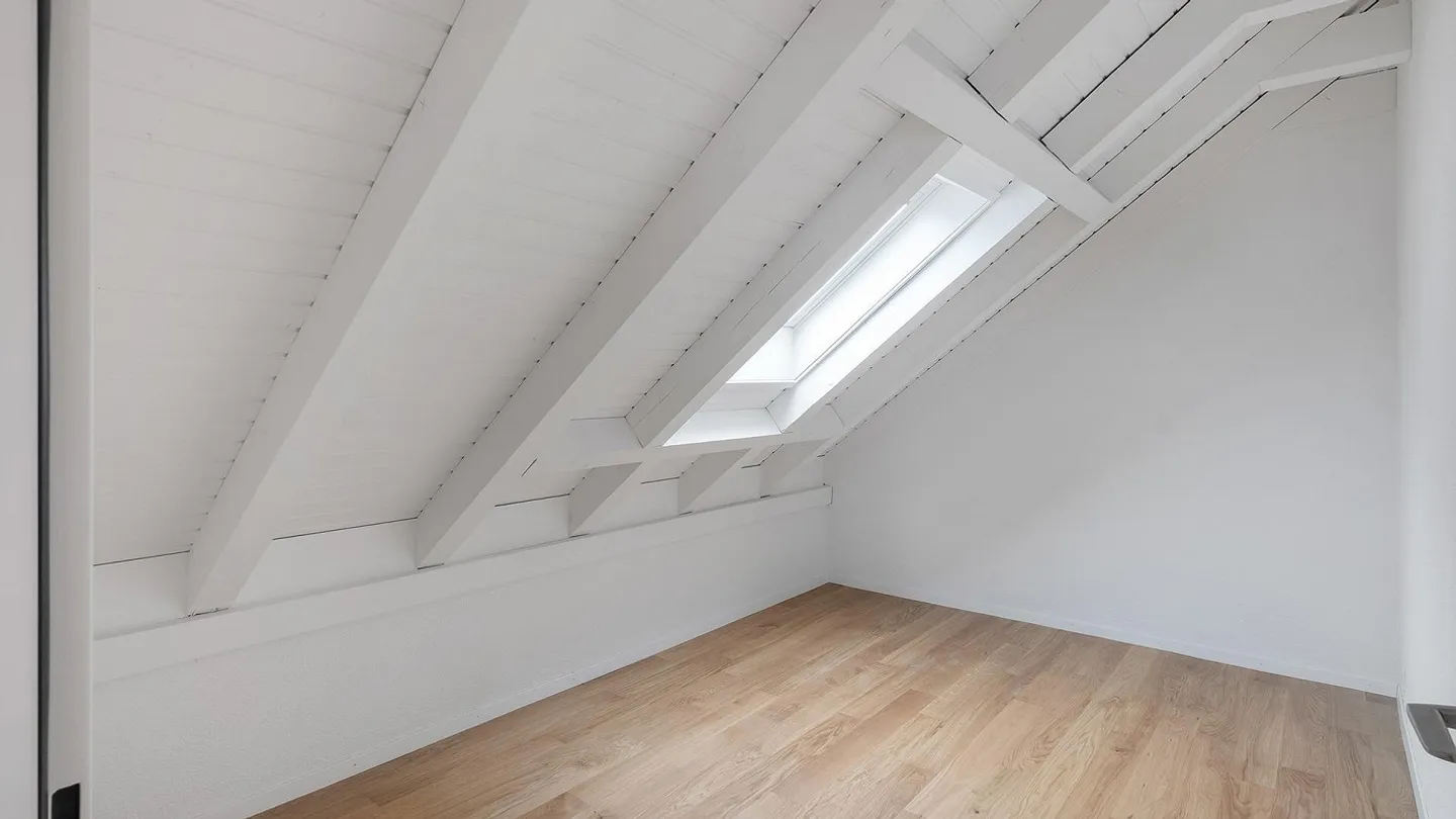 Cozy 3.5-room attic apartment with large plot and balcony - Photo 6 of 10