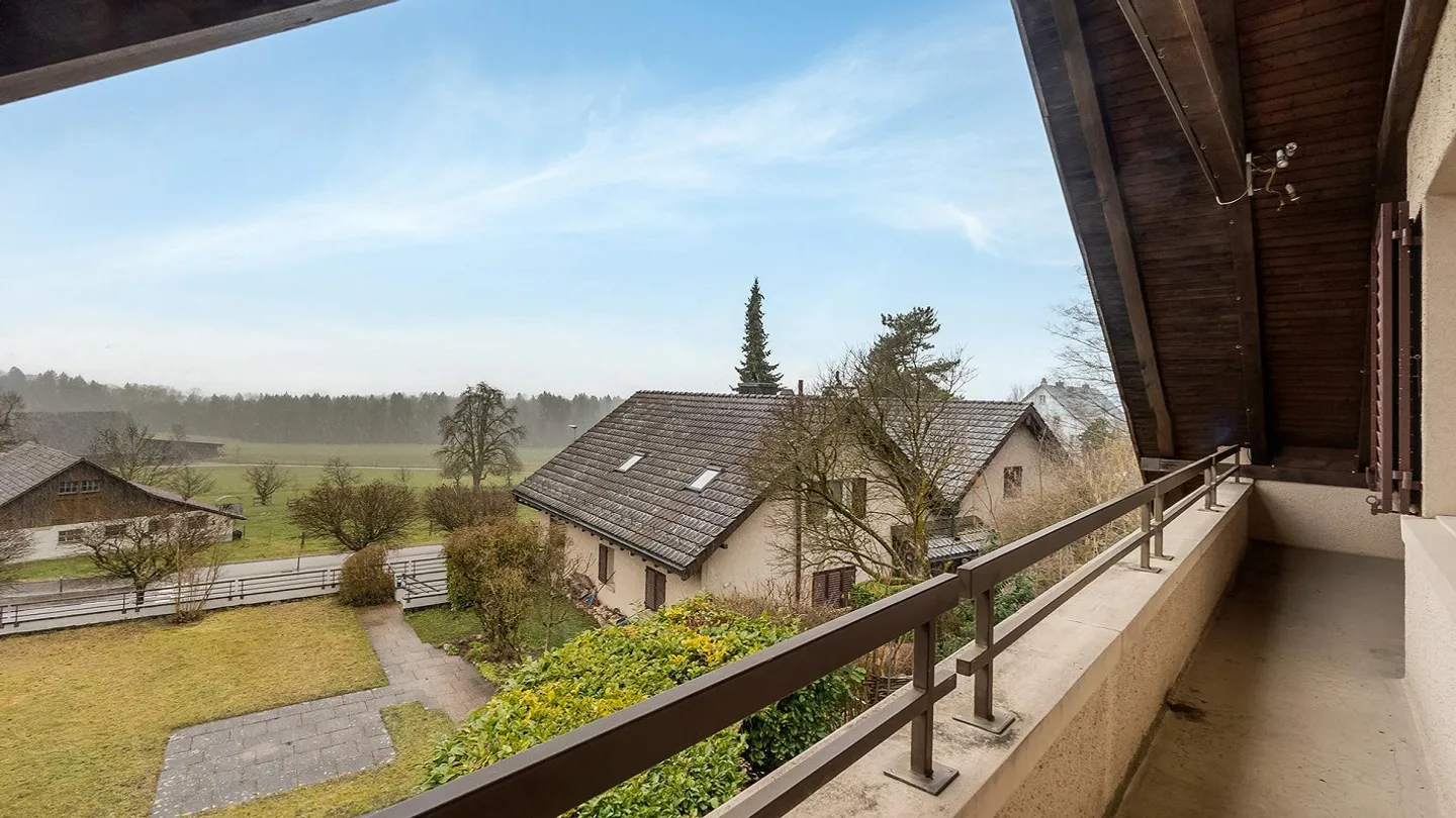 Cozy 3.5-room attic apartment with large plot and balcony - Photo 8 of 10