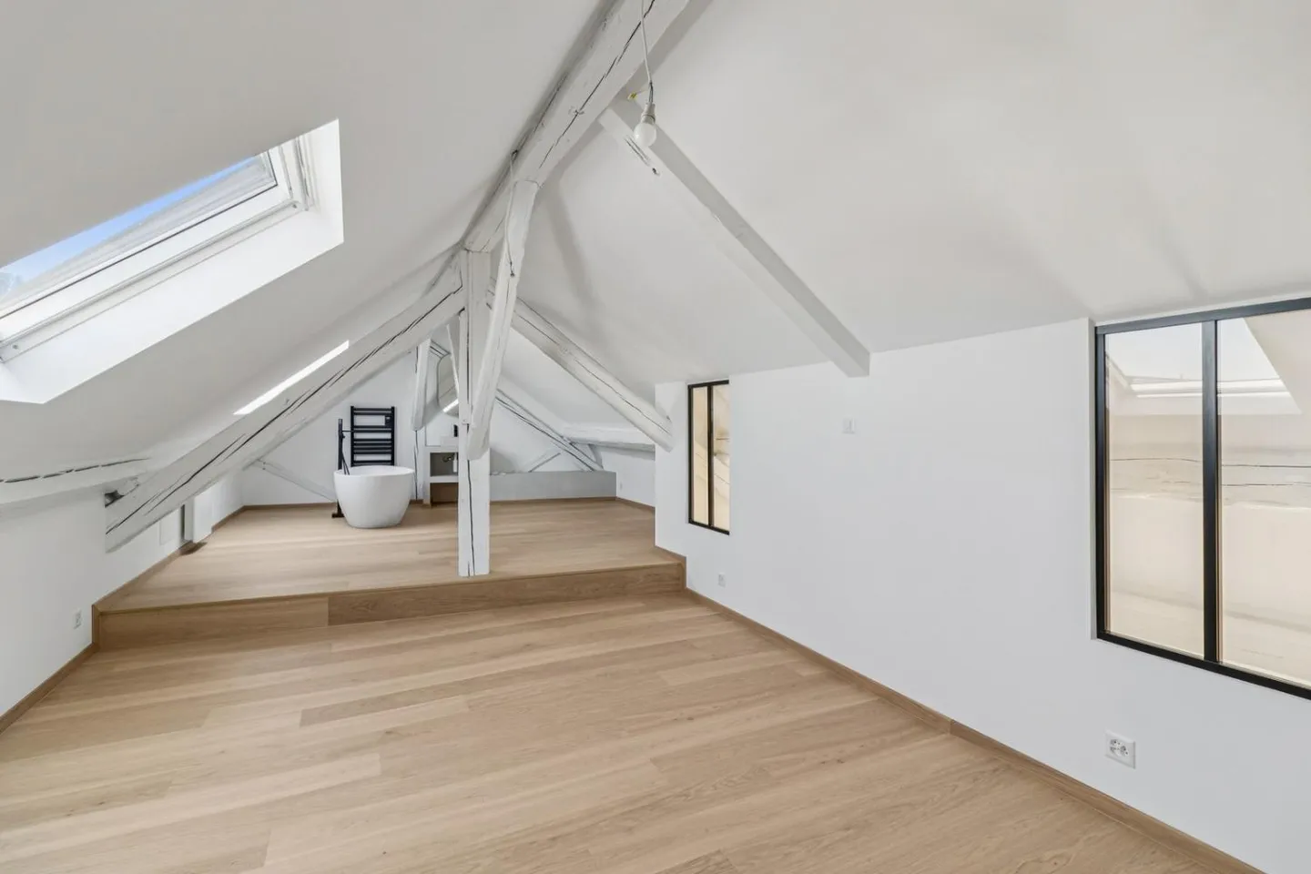 Magnificent 5.5-room apartment after renovation - Photo 3 of 10