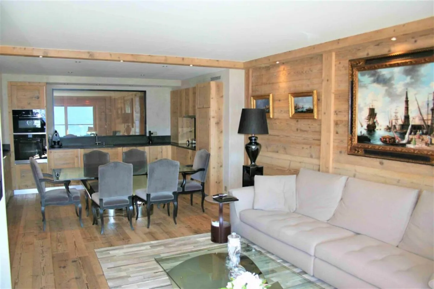 Appartamento di Lusso con Vista Alpina - Foto 2 di 15