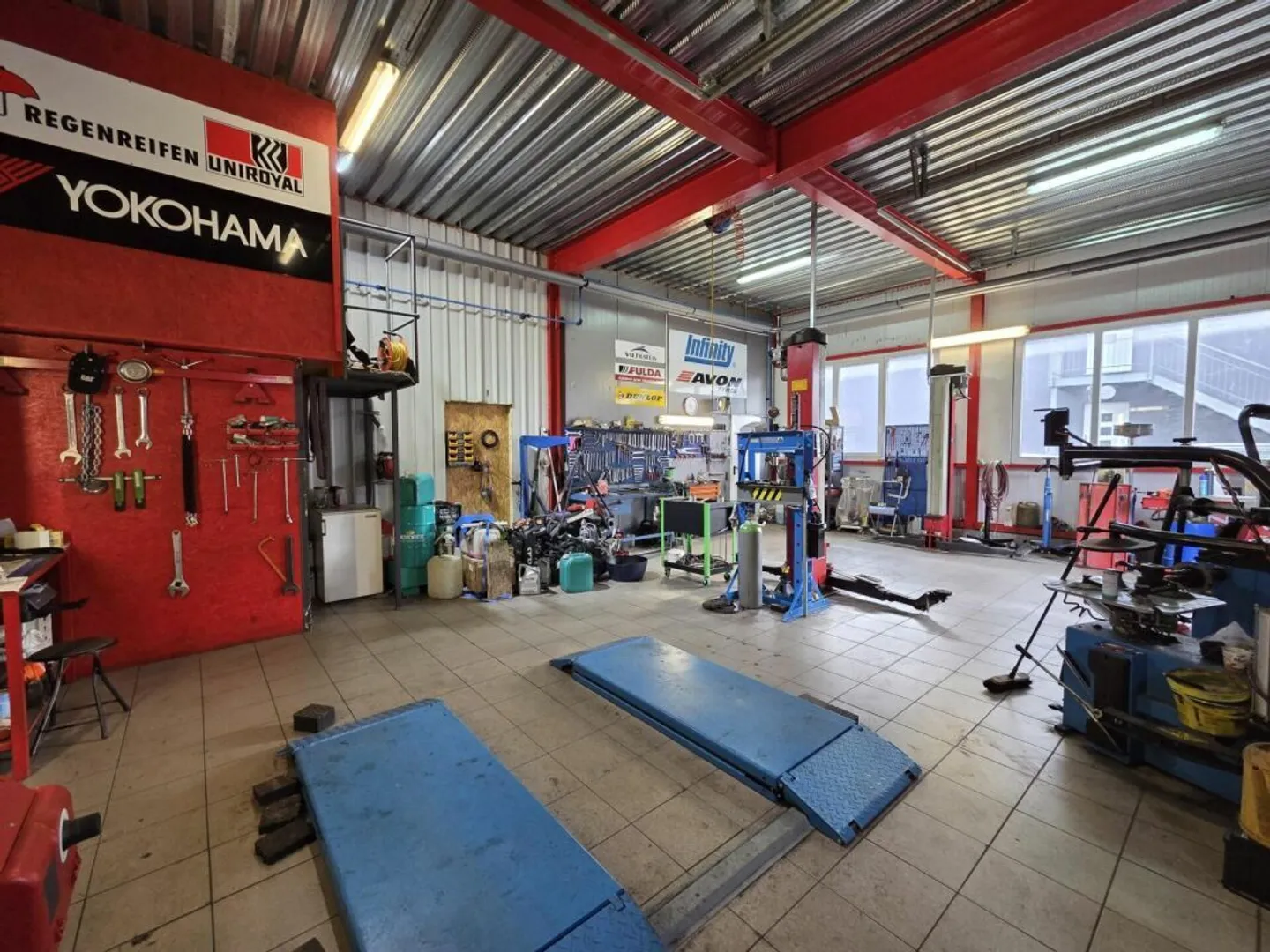 Garage / Officina meccanica con posti auto esterni - Foto 5 di 6