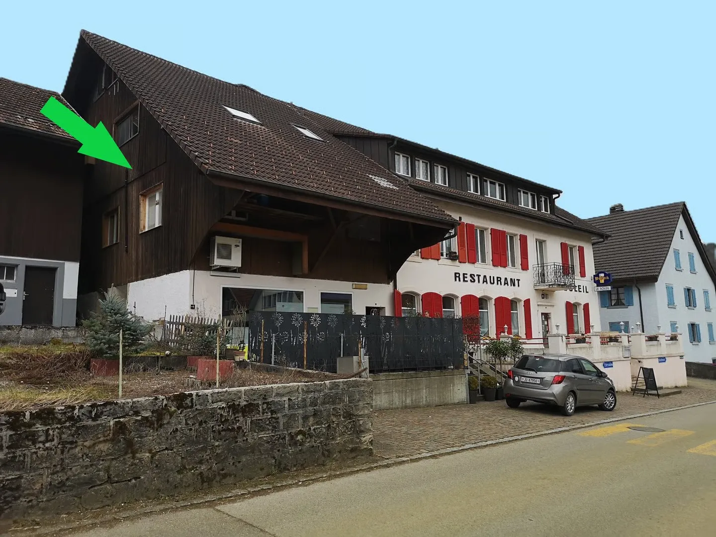 Baisse de prix : grand duplex au centre du village avec garage et atelier, libre de suite - Foto 2 von 30