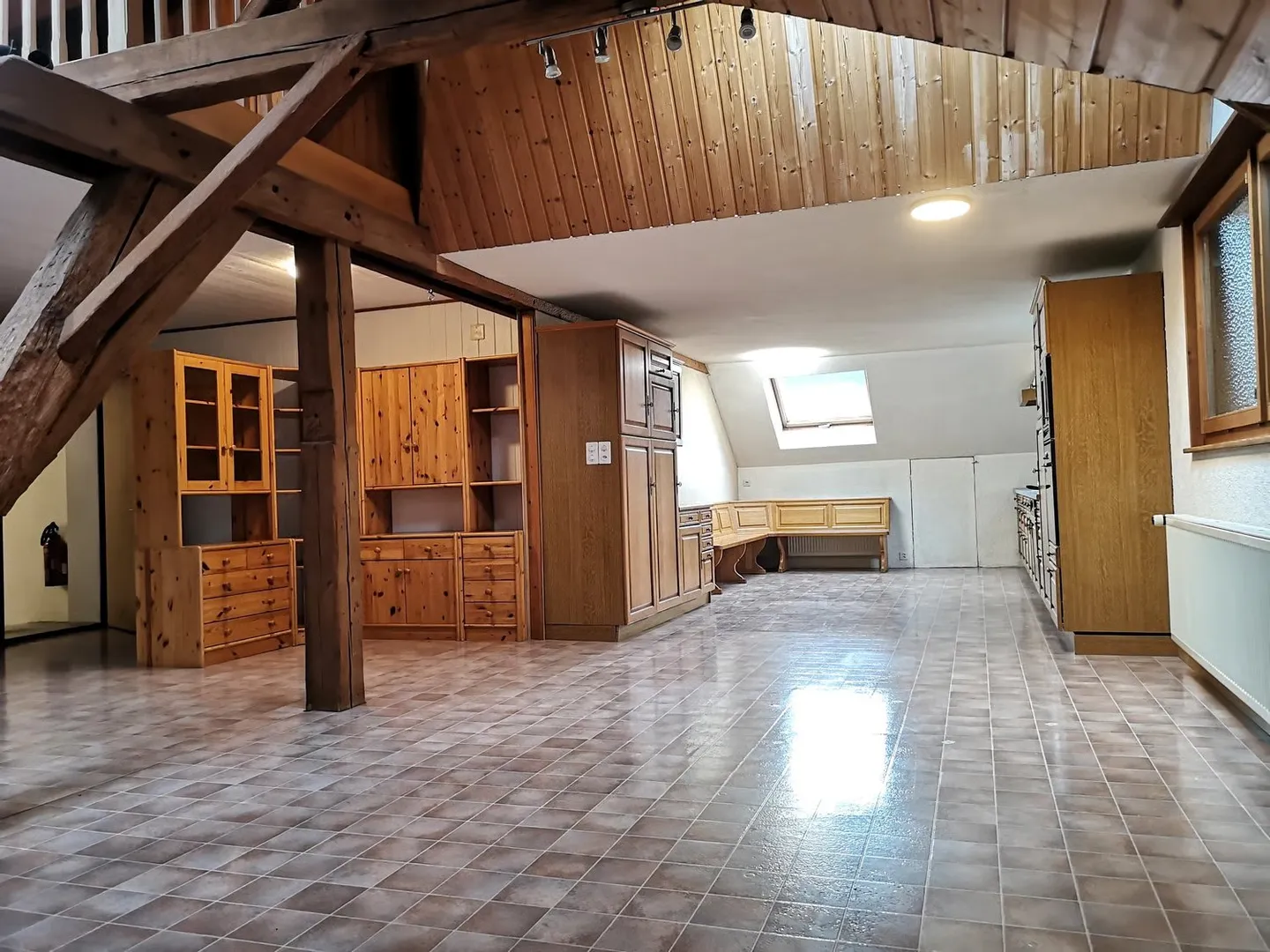 Baisse de prix : grand duplex au centre du village avec garage et atelier, libre de suite - Foto 9 von 30