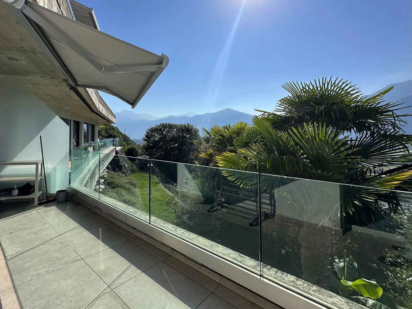 Appartamento moderno con vista lago - Foto 3 di 9