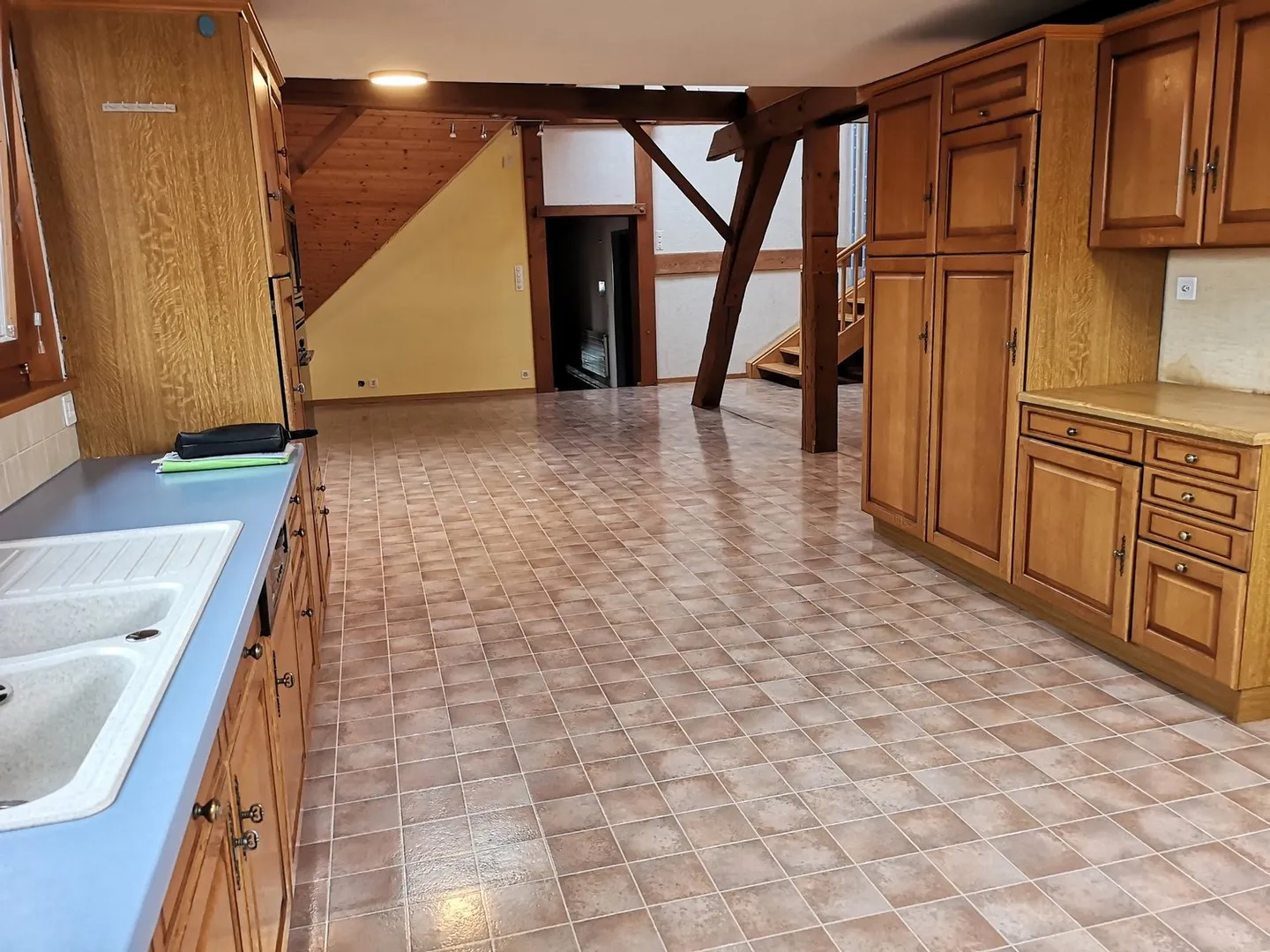 Baisse de prix : grand duplex au centre du village avec garage et atelier, libre de suite - Foto 11 von 30