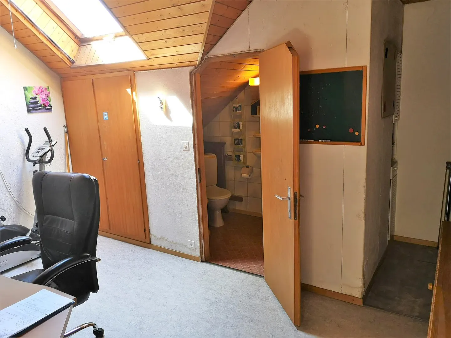 Baisse de prix : grand duplex au centre du village avec garage et atelier, libre de suite - Foto 13 von 30