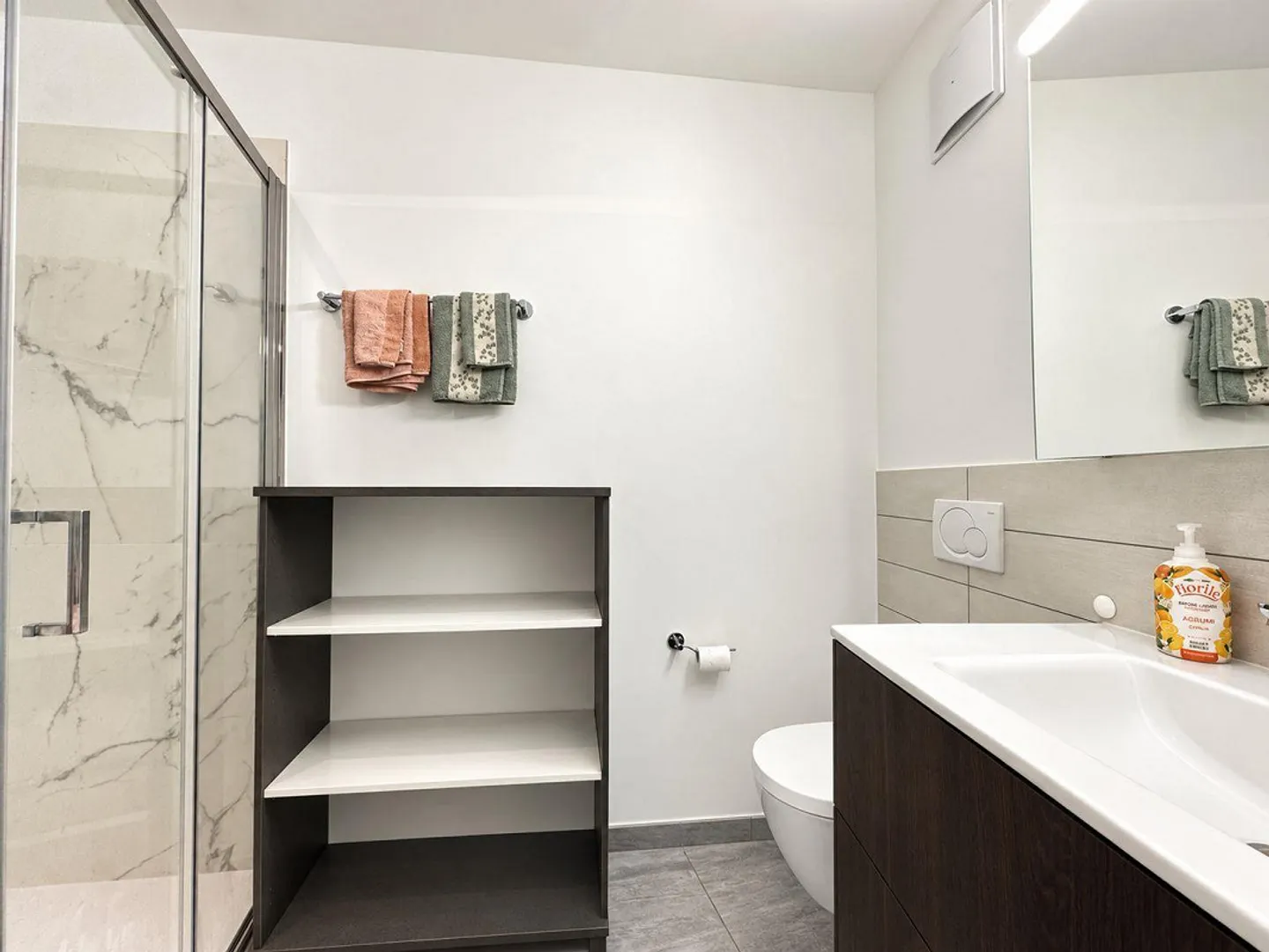 Appartamento moderno con vista lago - Foto 7 di 9