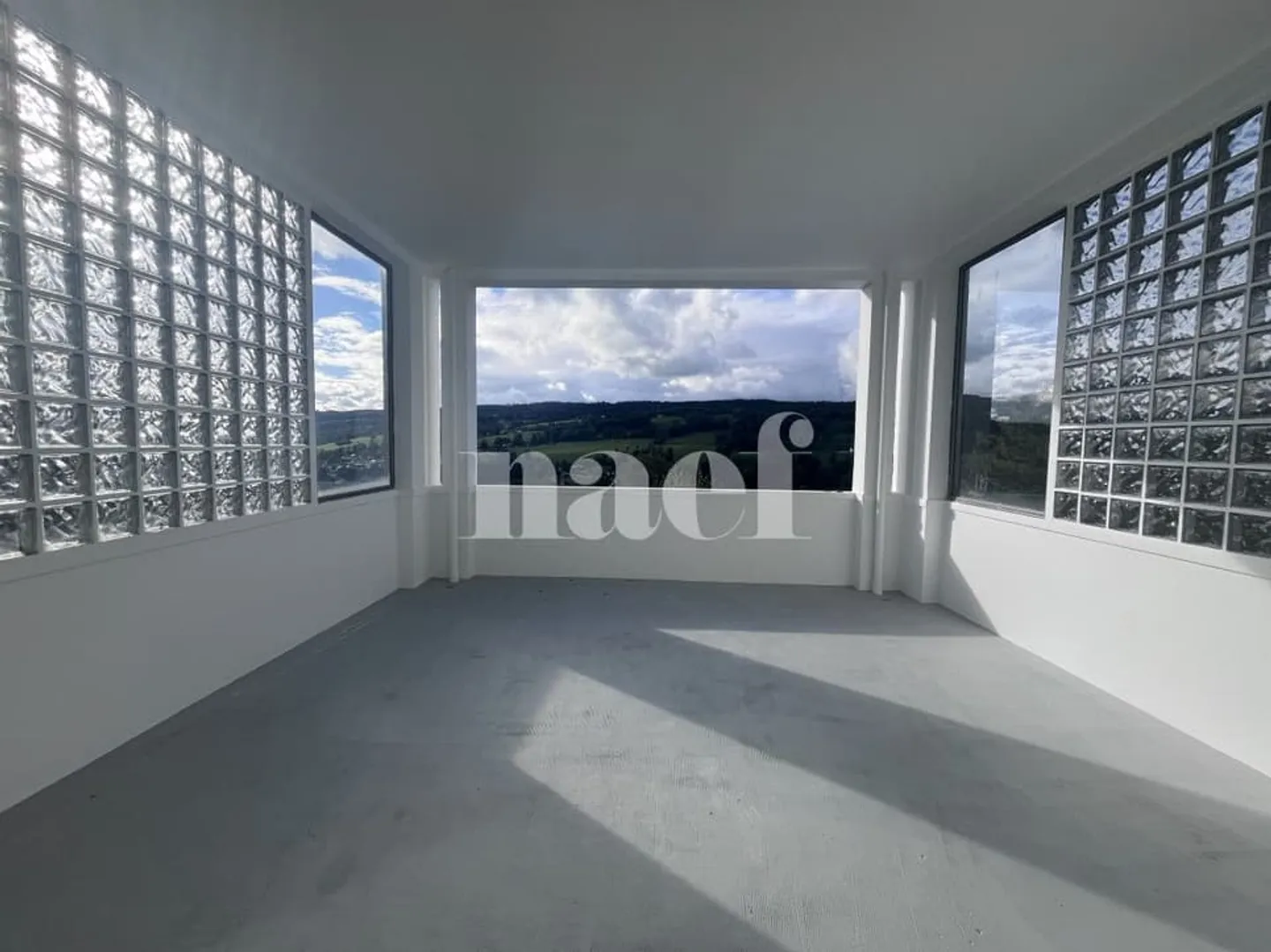 Appartamento di 3 stanze in un edificio con ampio giardino comune - Foto 1 di 13