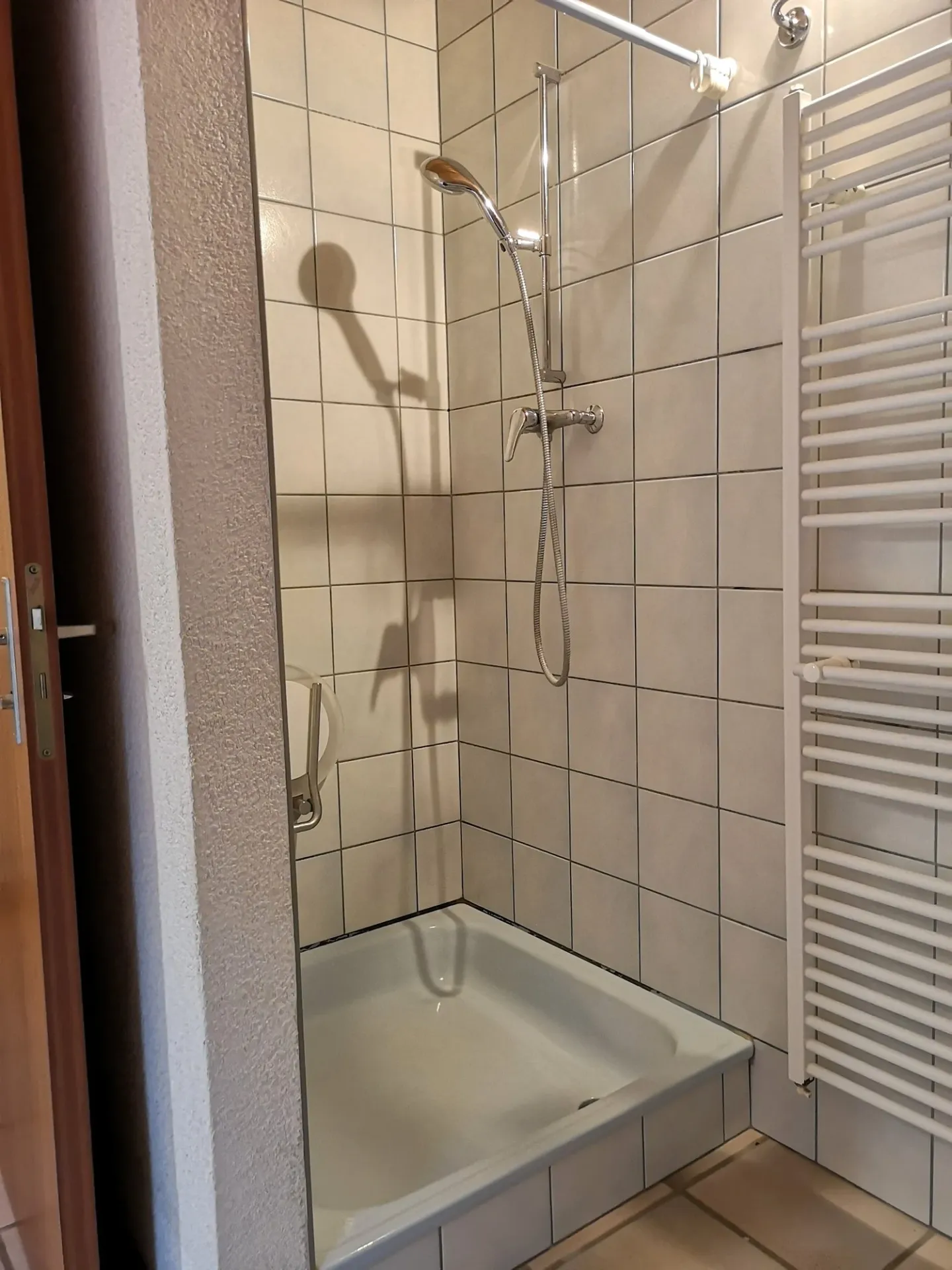 Baisse de prix : grand duplex au centre du village avec garage et atelier, libre de suite - Foto 21 von 30