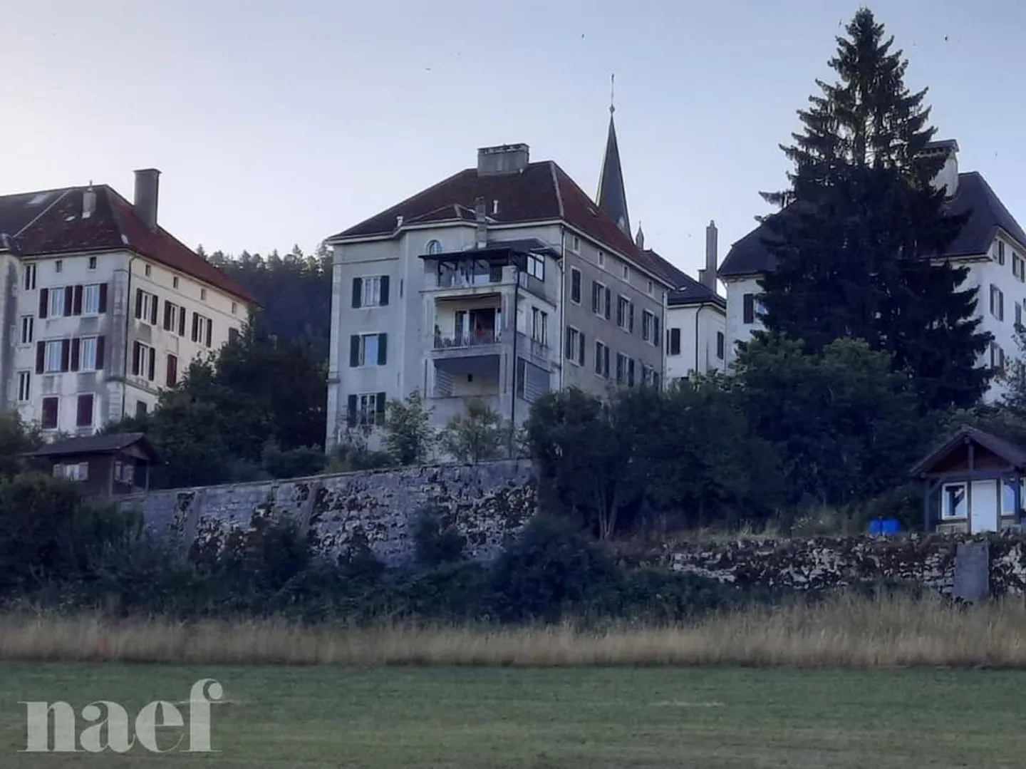 Appartamento di 3 stanze in un edificio con ampio giardino comune - Foto 3 di 13