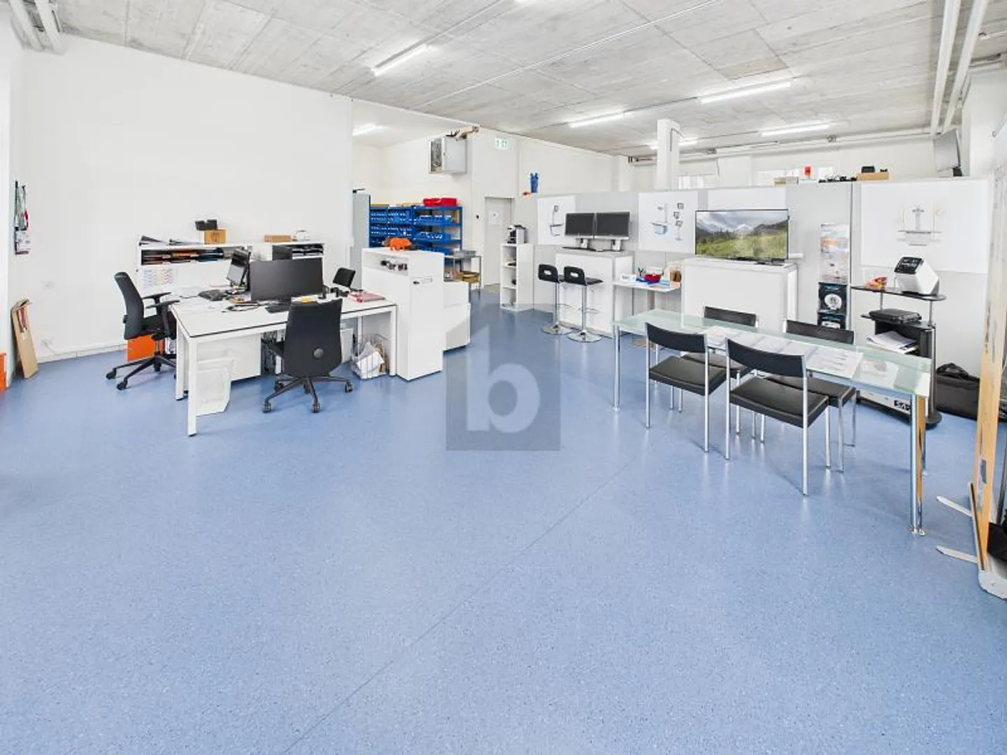 Spazio ufficio moderno a Niederscherli - Foto 2 di 6