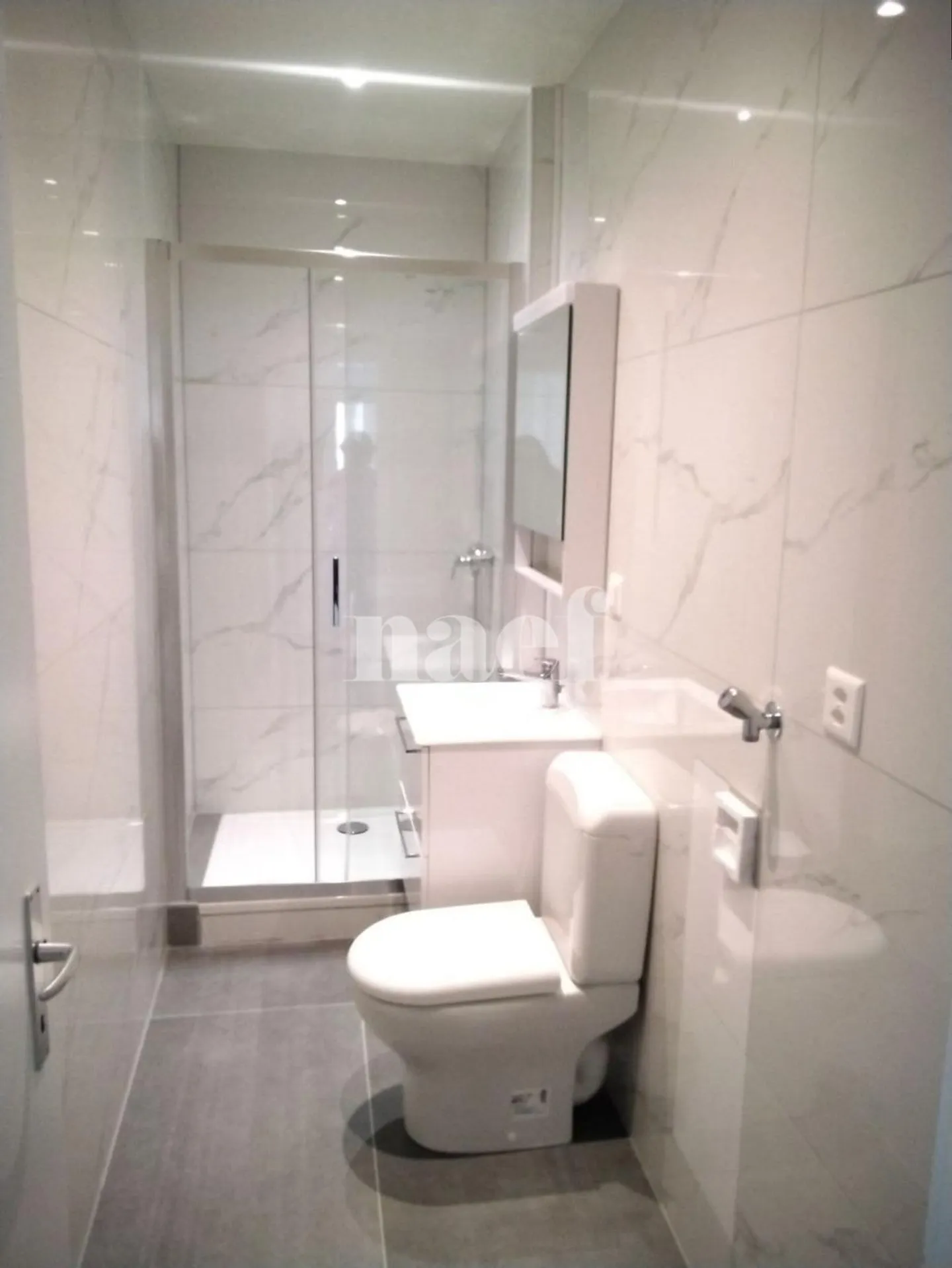 Appartamento di 3 stanze in un edificio con ampio giardino comune - Foto 7 di 13