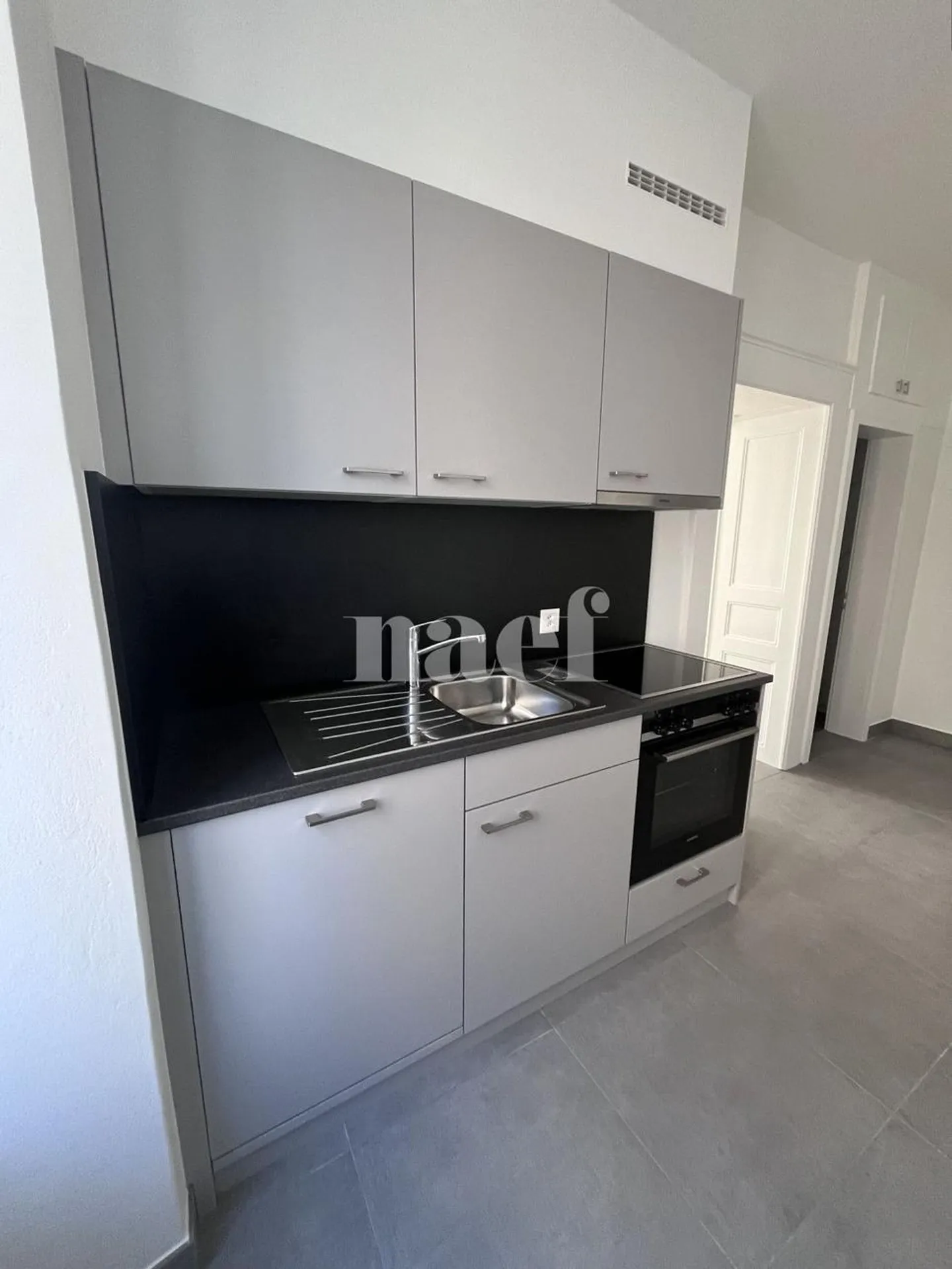 Appartamento di 3 stanze in un edificio con ampio giardino comune - Foto 9 di 13