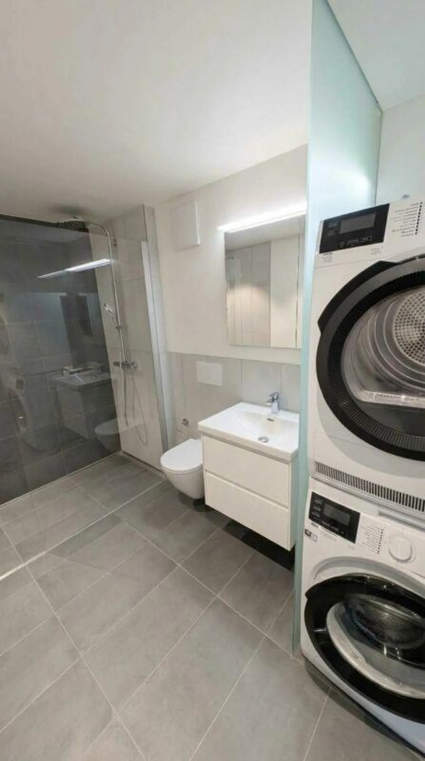 Appartamento attraente di 2,5 stanze con loggia confortevole - Foto 3 di 8