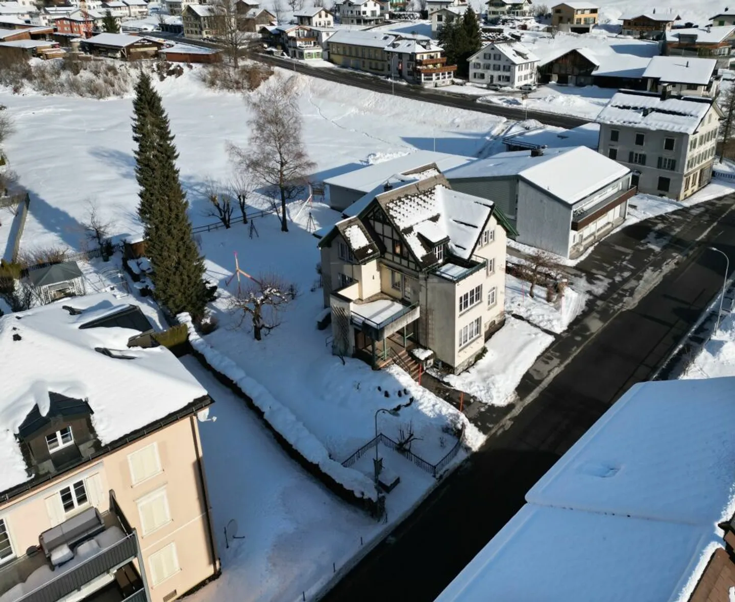 Maison multifamiliale indépendante et charmante dans un emplacement ensoleillé à Linthal, commune de Glarus Sud - Photo 3 sur 22