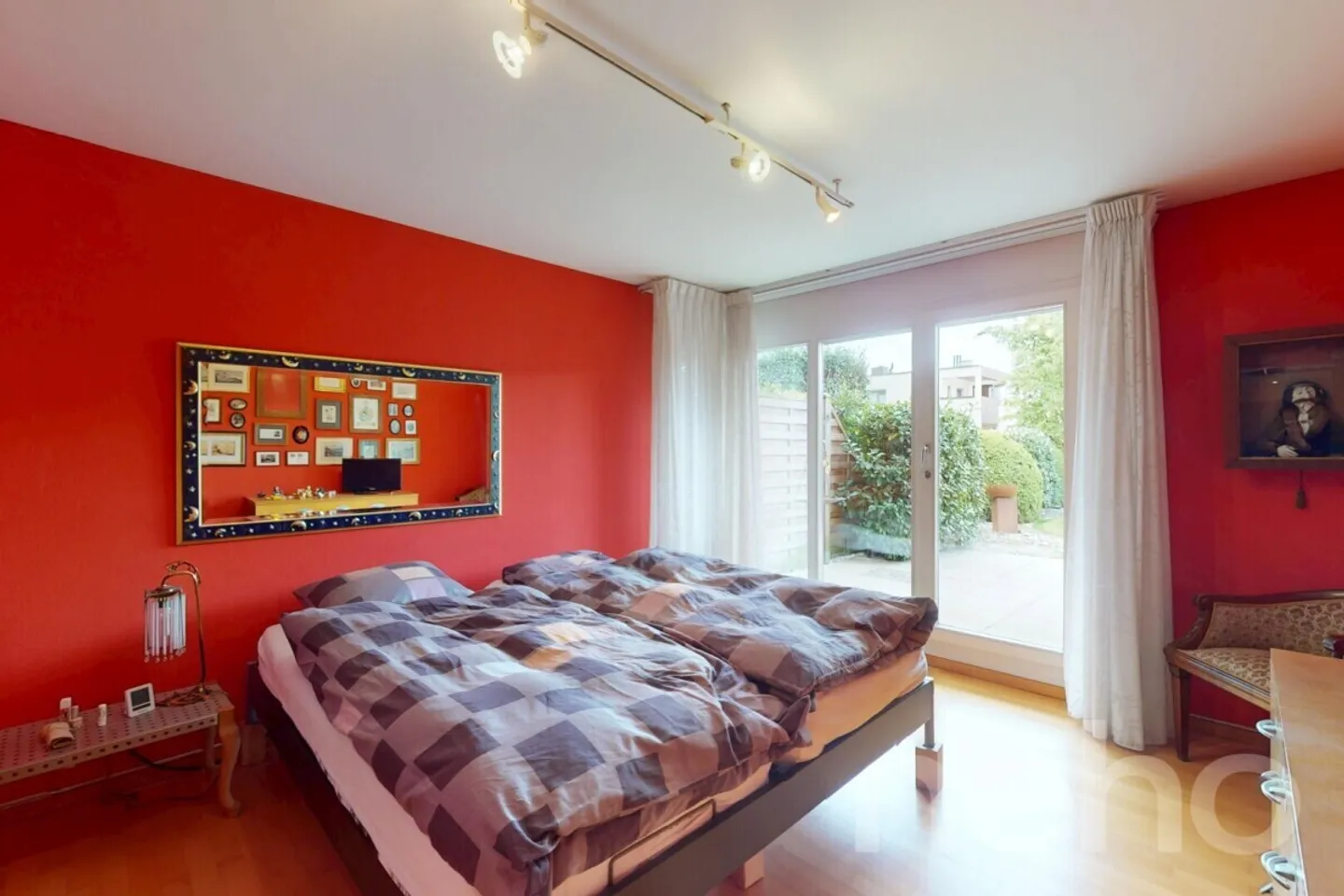 Charming garden apartment in a quiet location with plenty of privacy - Photo 9 of 13