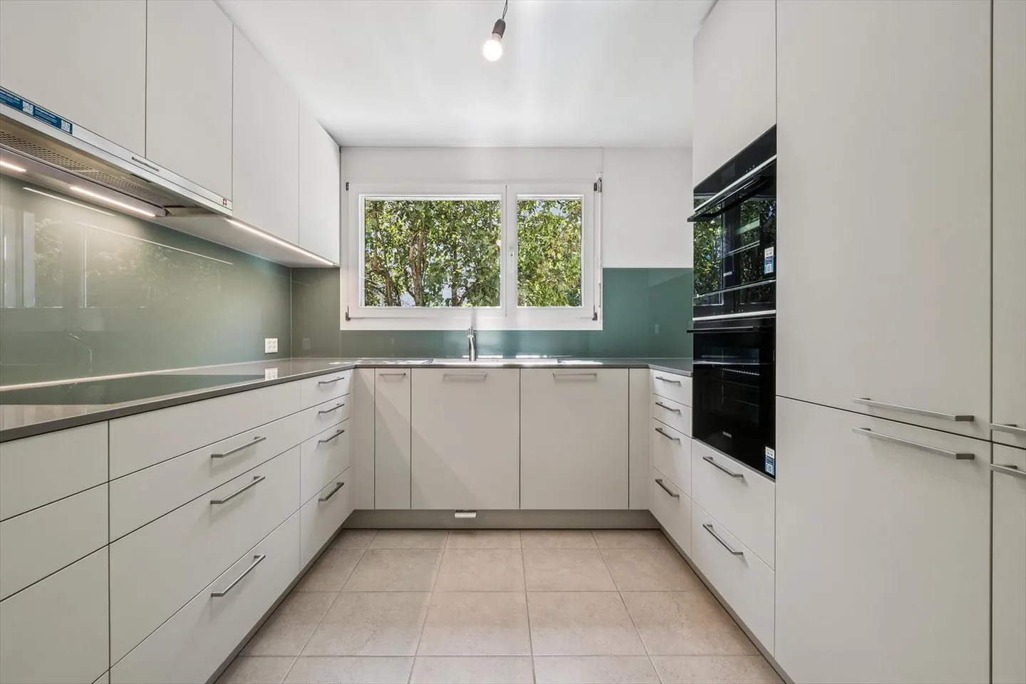 Appartement de jardin calme dans un emplacement vert proche de la ville - Photo 2 sur 7