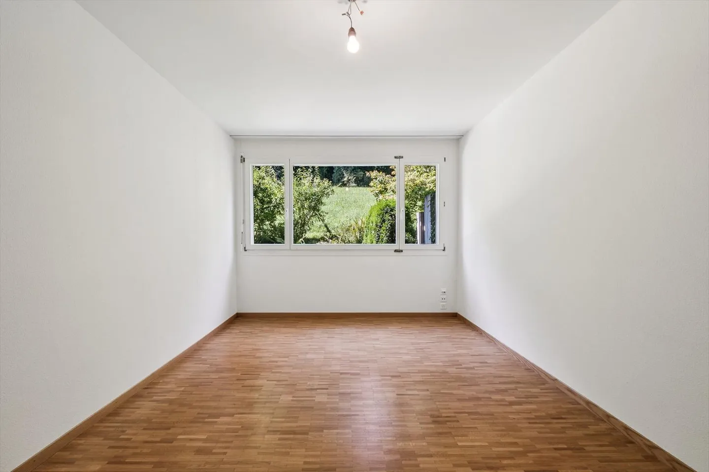 Appartement de jardin calme dans un emplacement vert proche de la ville - Photo 3 sur 7