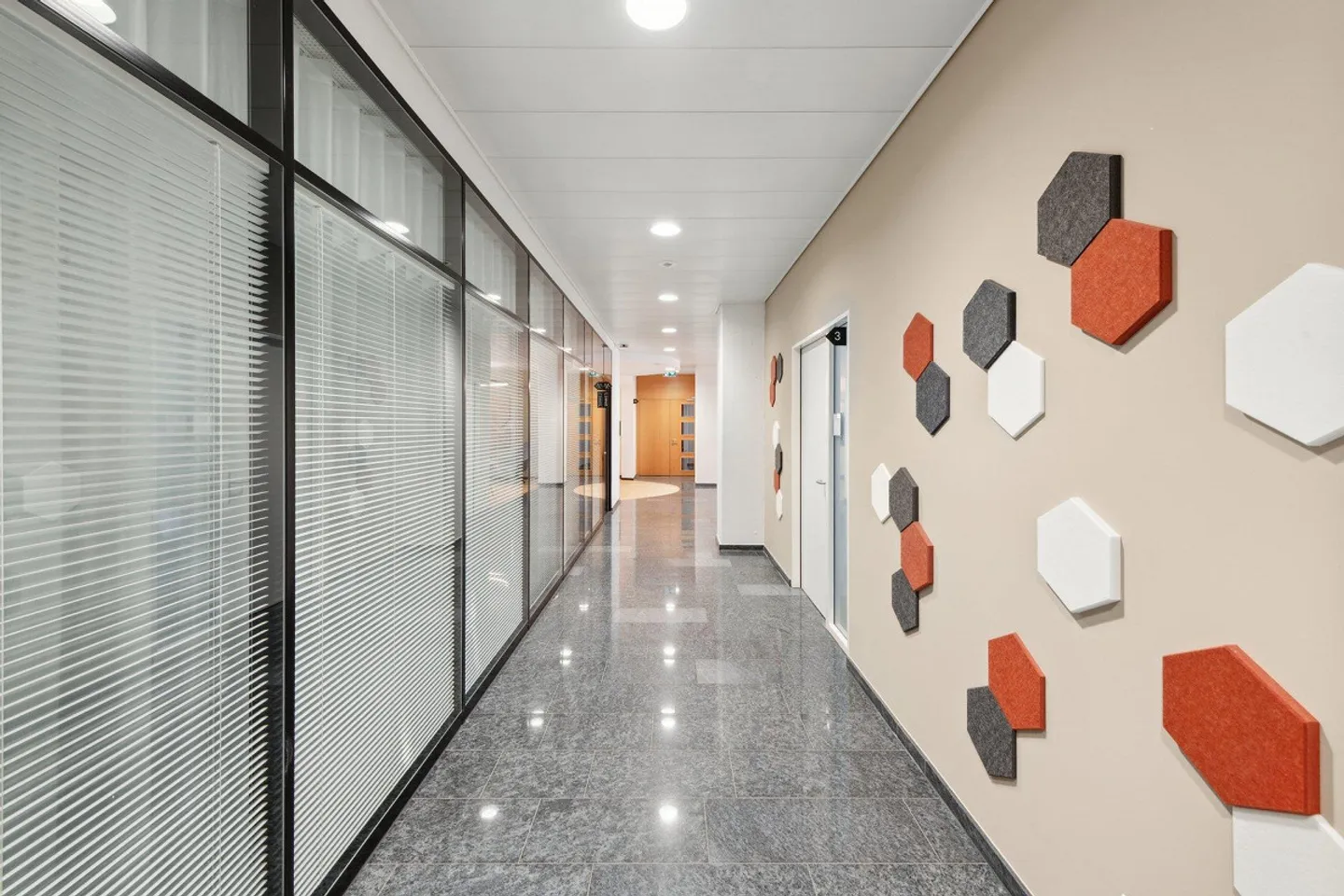 Professional Office Spaces in Spreitenbach – Unfurnished, Flexible & Customizable - Photo 12 of 13