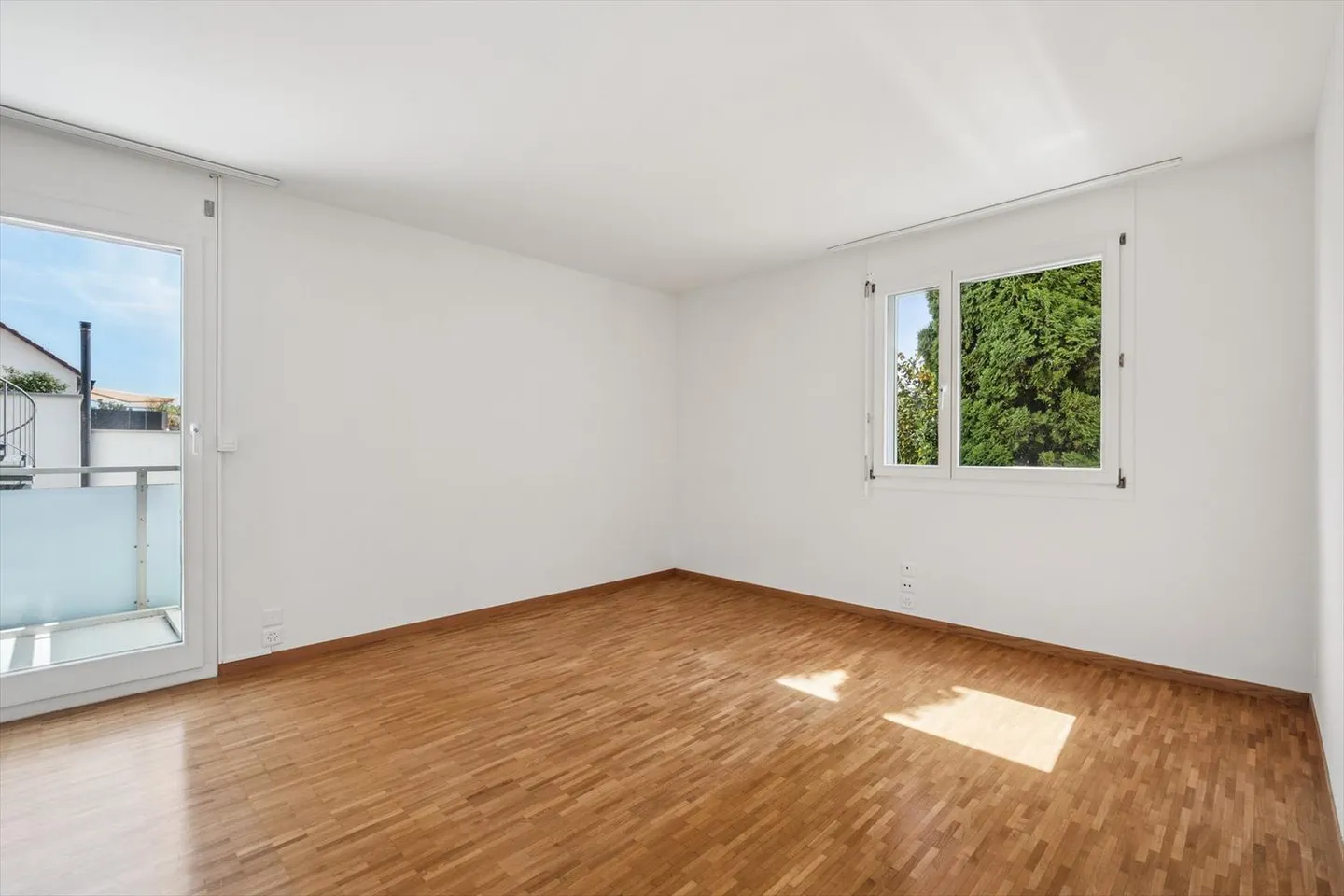 Appartement de jardin calme dans un emplacement vert proche de la ville - Photo 4 sur 7