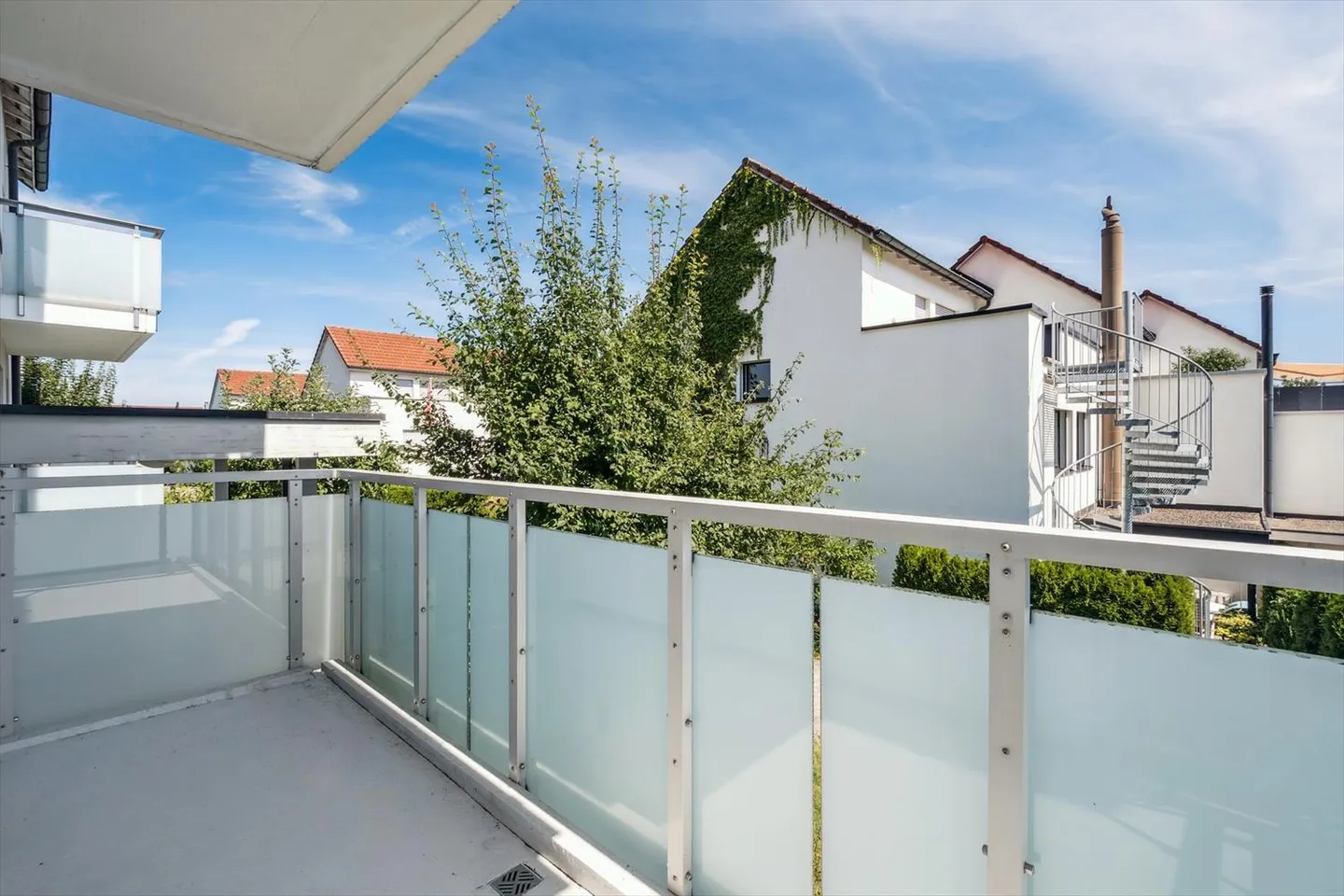 Appartement de jardin calme dans un emplacement vert proche de la ville - Photo 5 sur 7