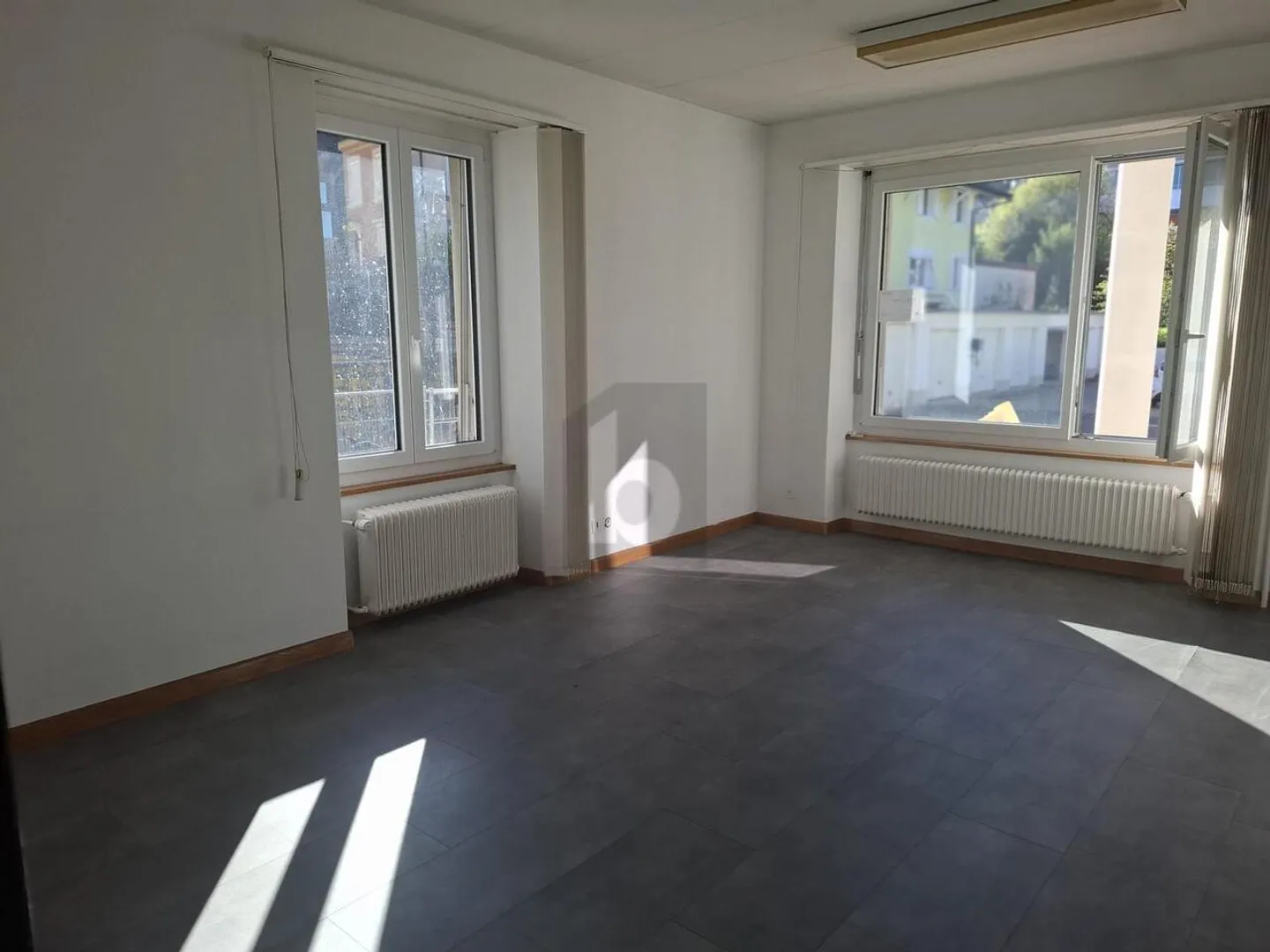 Bureau spacieux à Porrentruy - Photo 2 sur 6