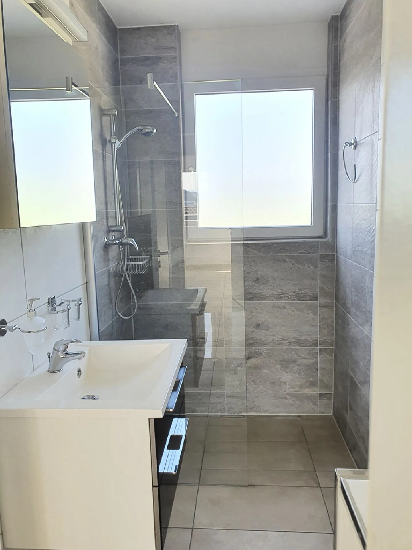 Exklusive 5.5-Zimmer-Attikawohnung mit direktem Liftzugang - Photo 10 sur 11