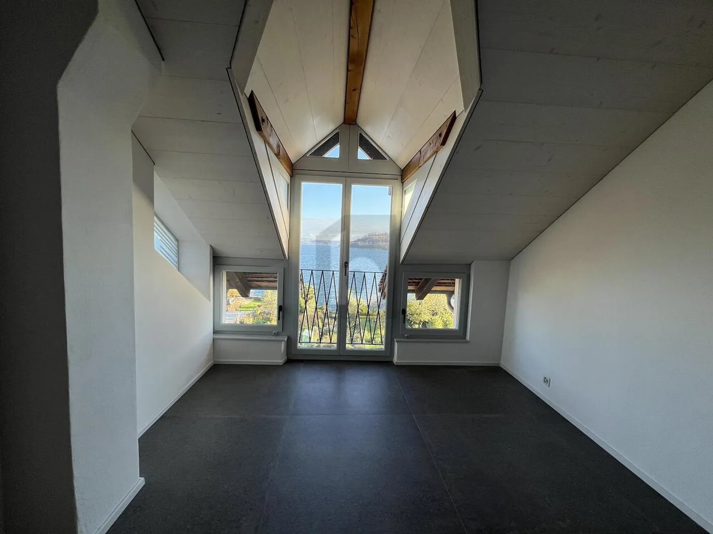 3.5 Room Apartment - Photo 1 of 6