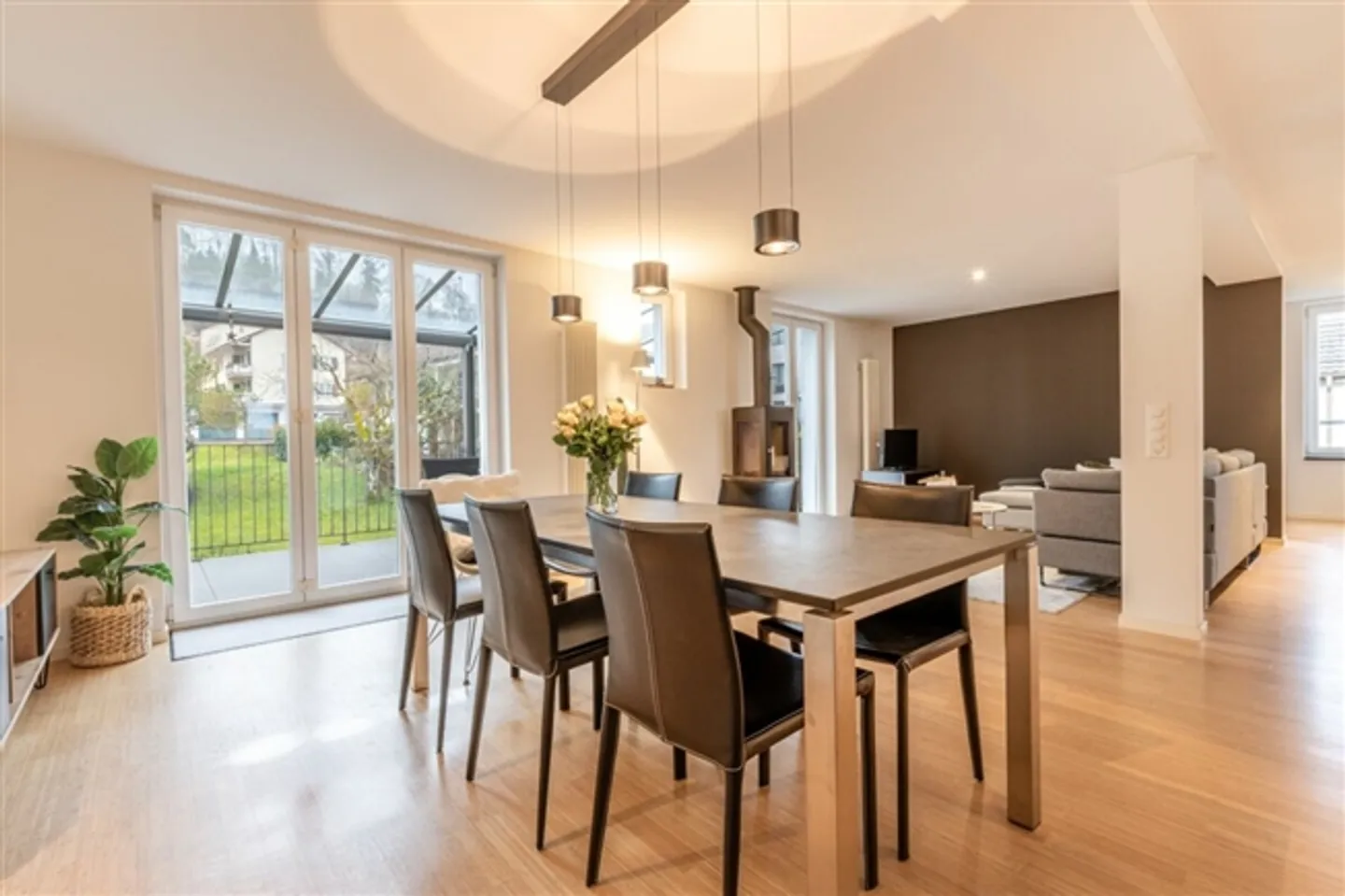 Appartamento maisonette di 6,5 stanze in una posizione centrale, tranquilla e privilegiata con una vista fantastica - Foto 6 di 20