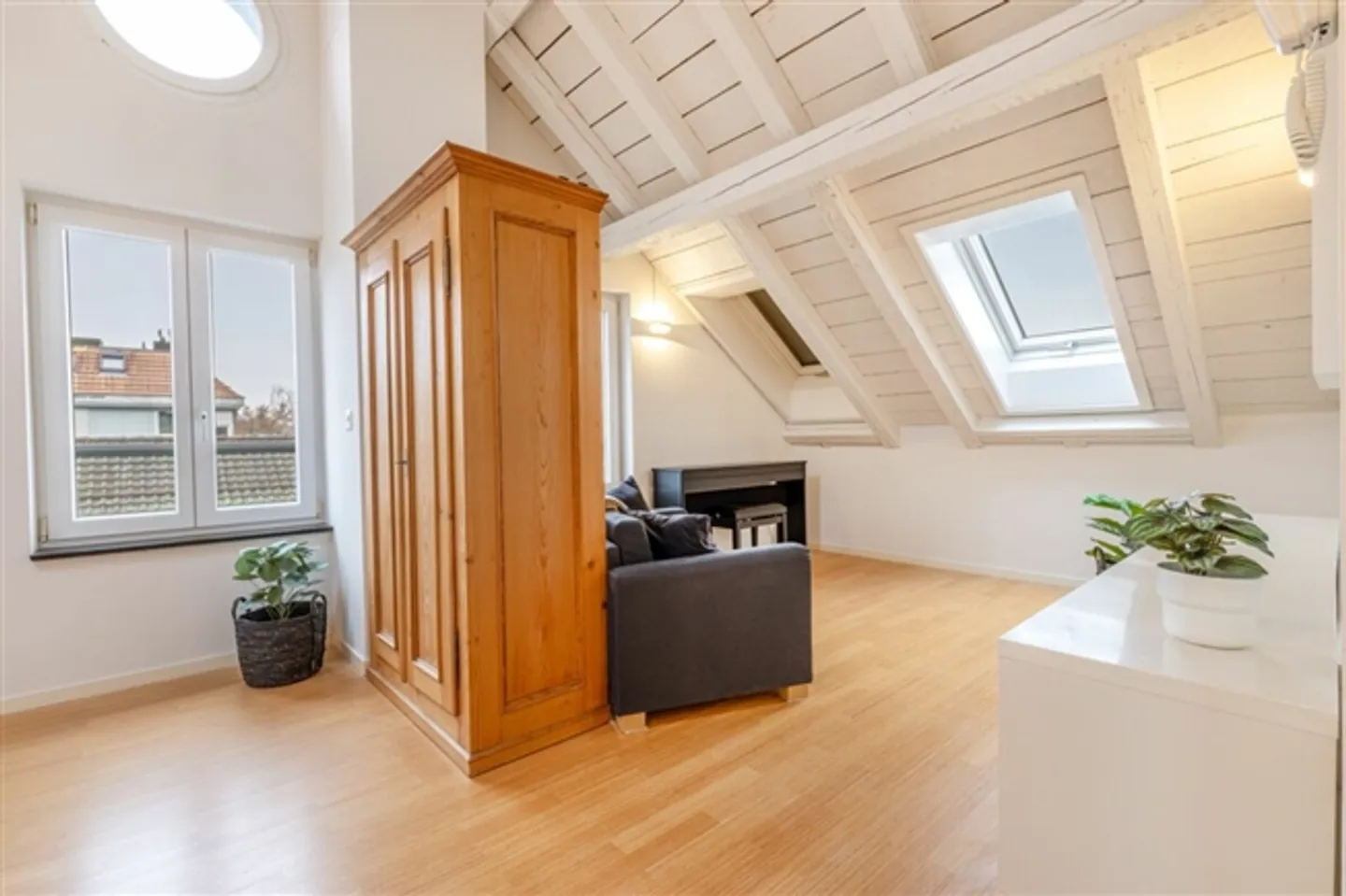 Appartamento maisonette di 6,5 stanze in una posizione centrale, tranquilla e privilegiata con una vista fantastica - Foto 14 di 20