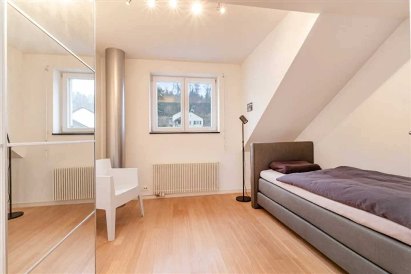 Appartamento maisonette di 6,5 stanze in una posizione centrale, tranquilla e privilegiata con una vista fantastica - Foto 16 di 20