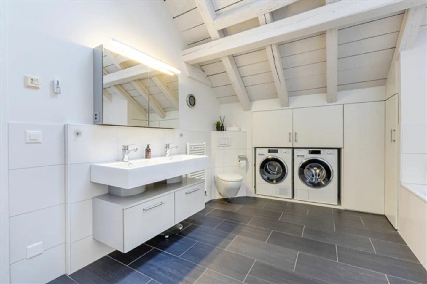 Appartamento maisonette di 6,5 stanze in una posizione centrale, tranquilla e privilegiata con una vista fantastica - Foto 18 di 20