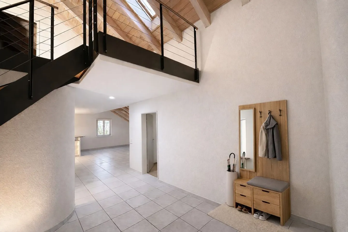 168 m² Structure Duplex au Cœur du Village d'Uitikon - Habiter et Travailler ou Utilisation Combinée - Photo 6 sur 9