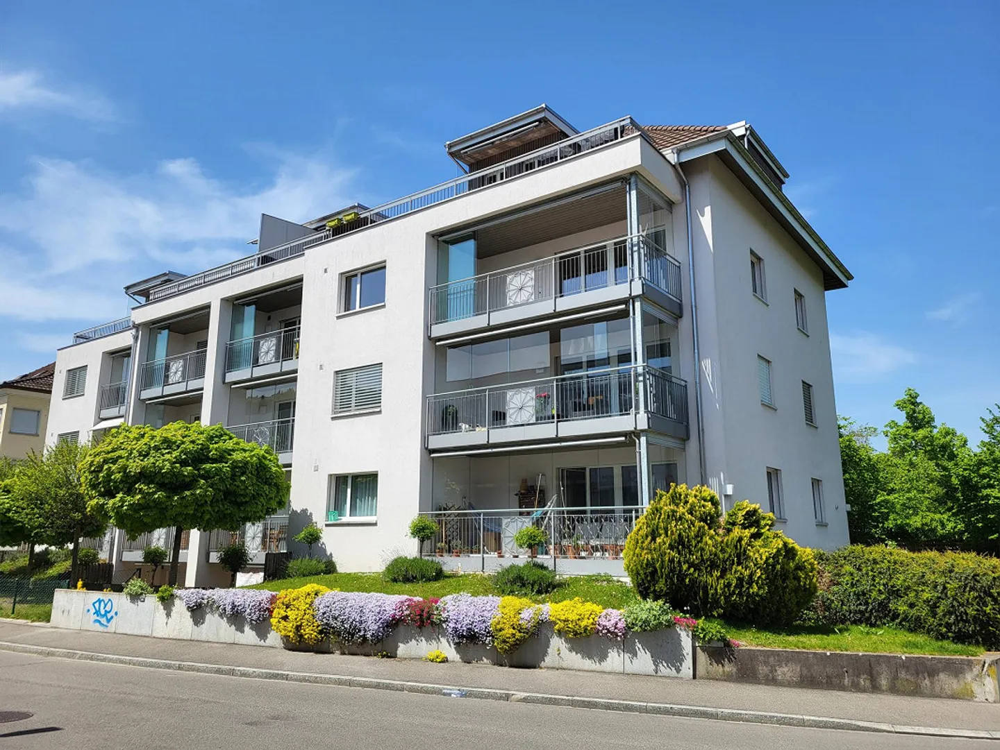 Moderne 3.5-Zimmer-Wohnung mit Balkon in Zürich-Schwamendingen - Foto 1 von 9
