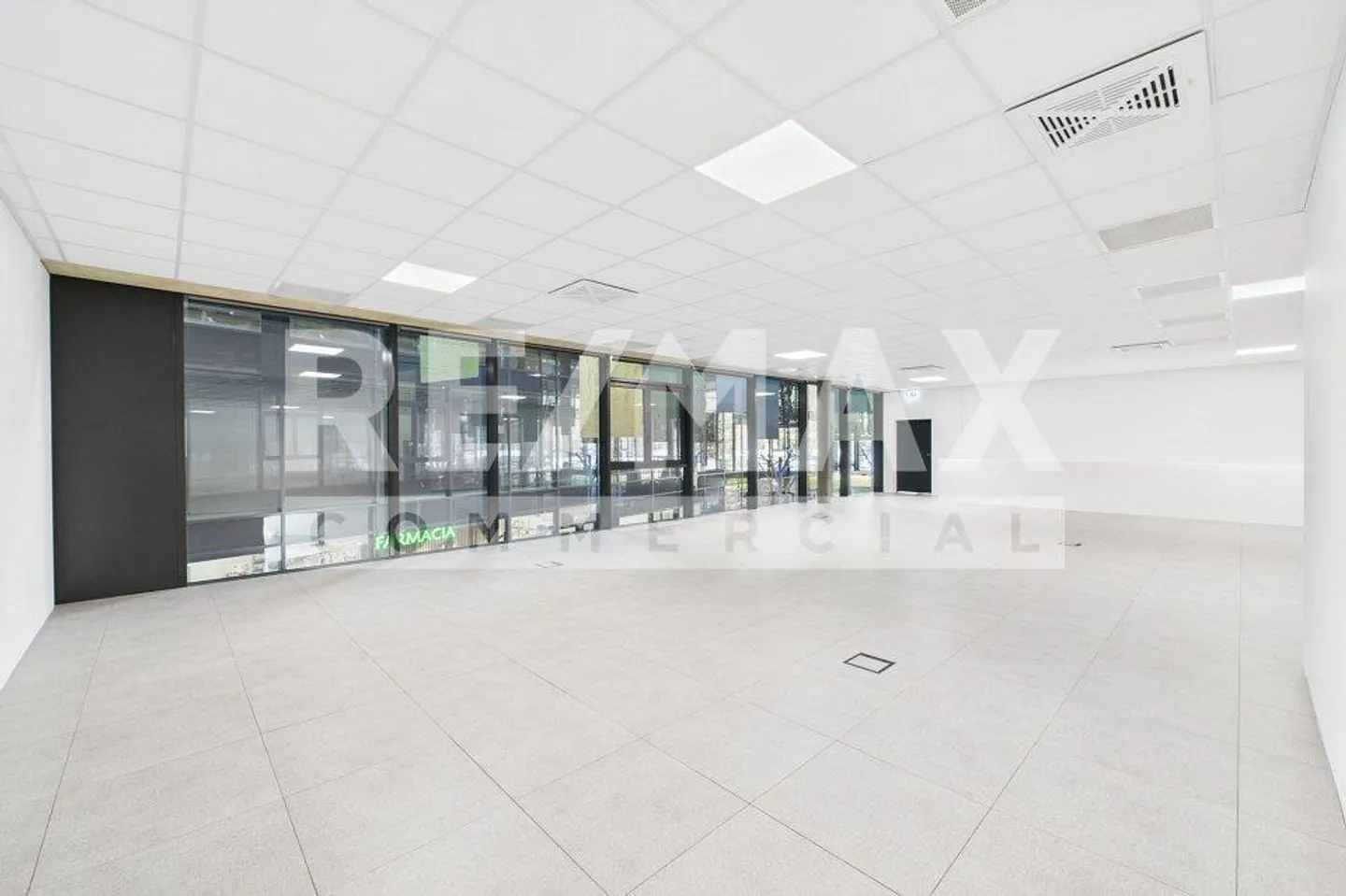 Prestigeträchtiger Verkaufsraum in Taverne - Foto 5 von 13