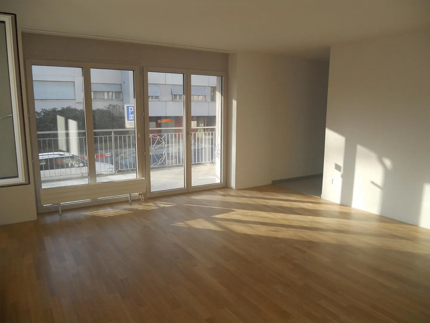 Moderne 3.5-Zimmer-Wohnung mit Balkon in Zürich-Schwamendingen - Foto 3 von 9