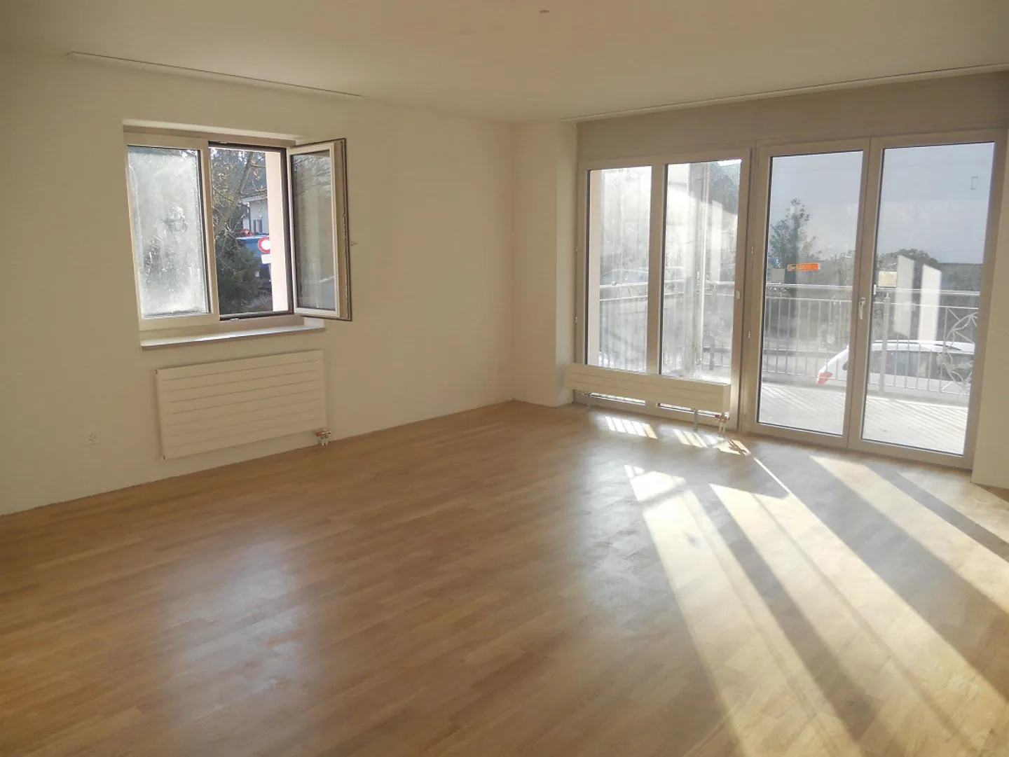 Moderne 3.5-Zimmer-Wohnung mit Balkon in Zürich-Schwamendingen - Foto 4 von 9