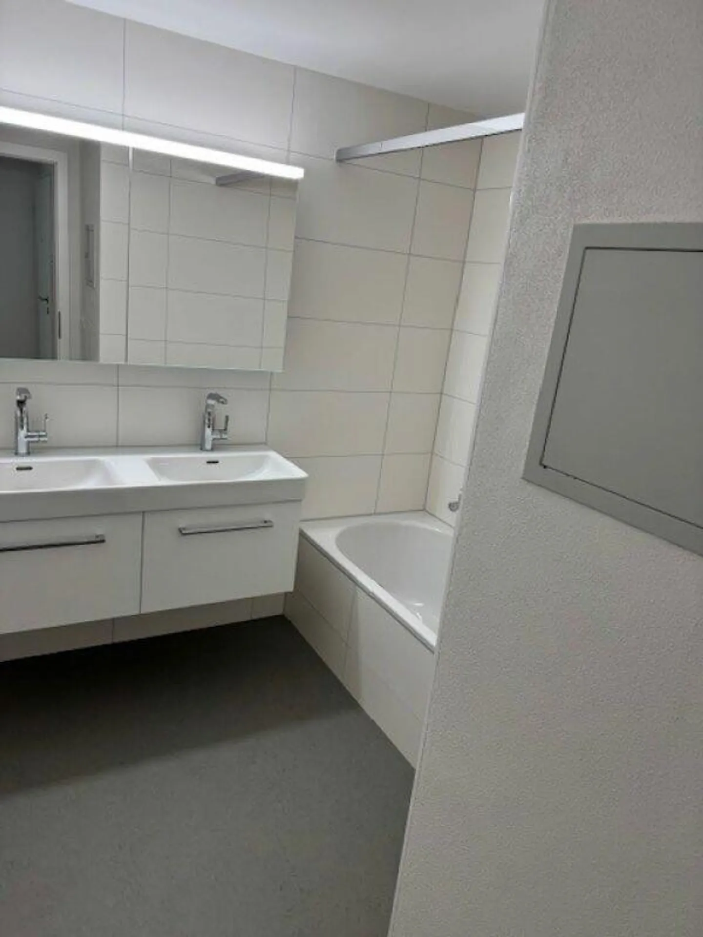 Neu sanierte 4.5-Zimmer-Wohnung im 1. OG - Foto 4 von 10