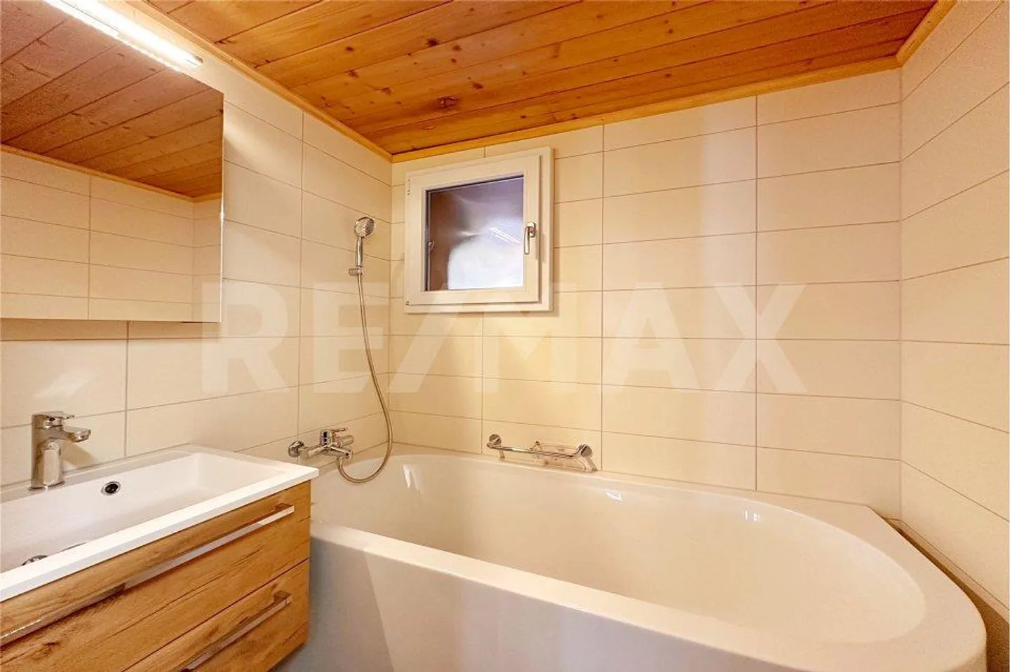Maisonette spaziosa e ristrutturata di 5,5 stanze con studio separato come reddito aggiuntivo intelligente - Foto 9 di 13