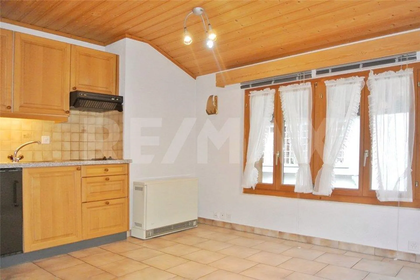 Maisonette spaziosa e ristrutturata di 5,5 stanze con studio separato come reddito aggiuntivo intelligente - Foto 10 di 13